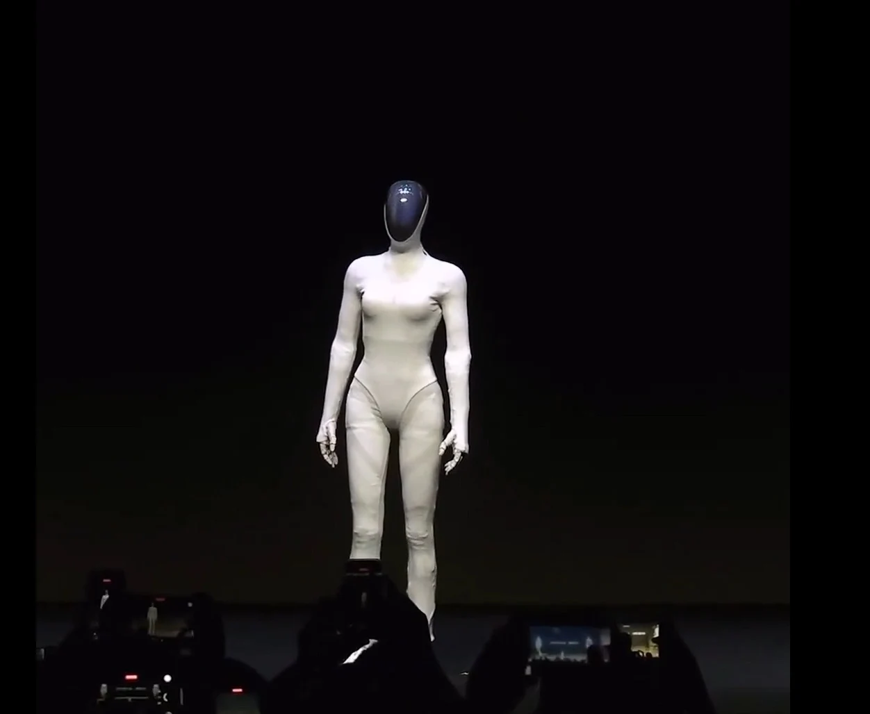 XPeng Engineers Reveal Humanoid Robot Iron to Prove It’s Real