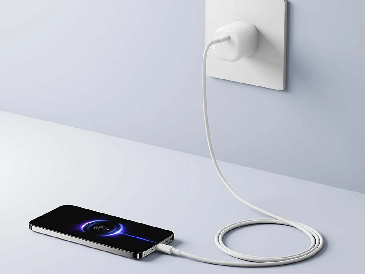 Xiaomi Unveils Compact Fast Charger with Foldable Design and Multi-Protocol Support