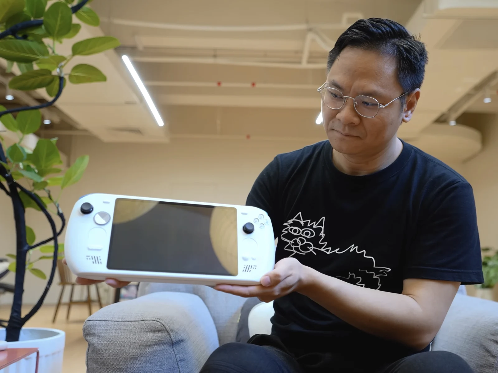 Ayaneo Next II Video Shows Size of AMD Strix Halo Handheld