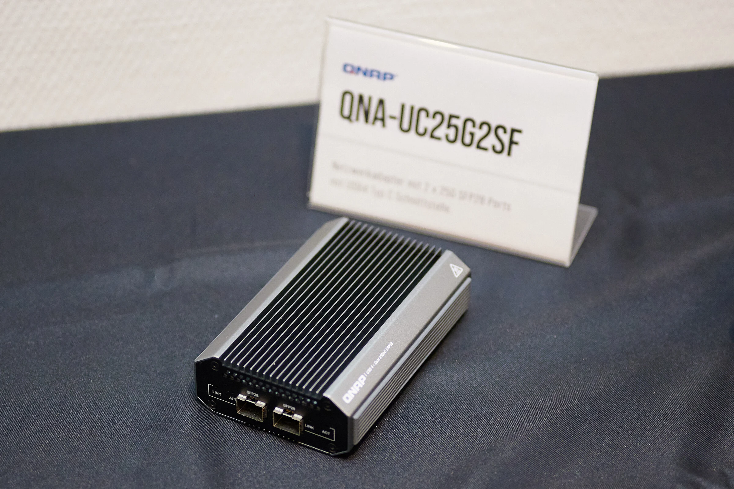 Qnap QNA-UC25G2SF USB4 25GbE Network Adapter (2x SFP28)