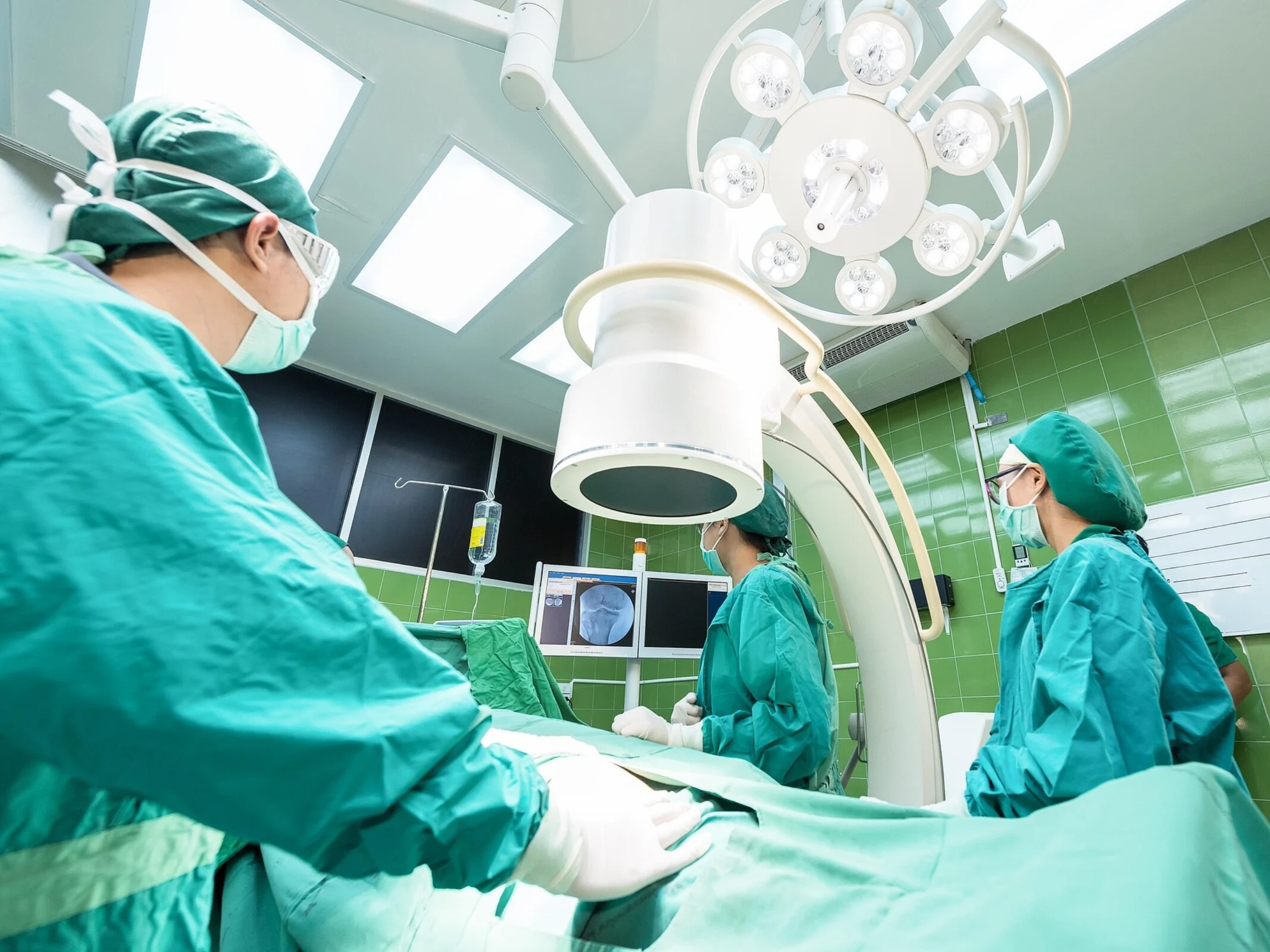 AI and AR in the Operating Room: Transforming Surgery Today