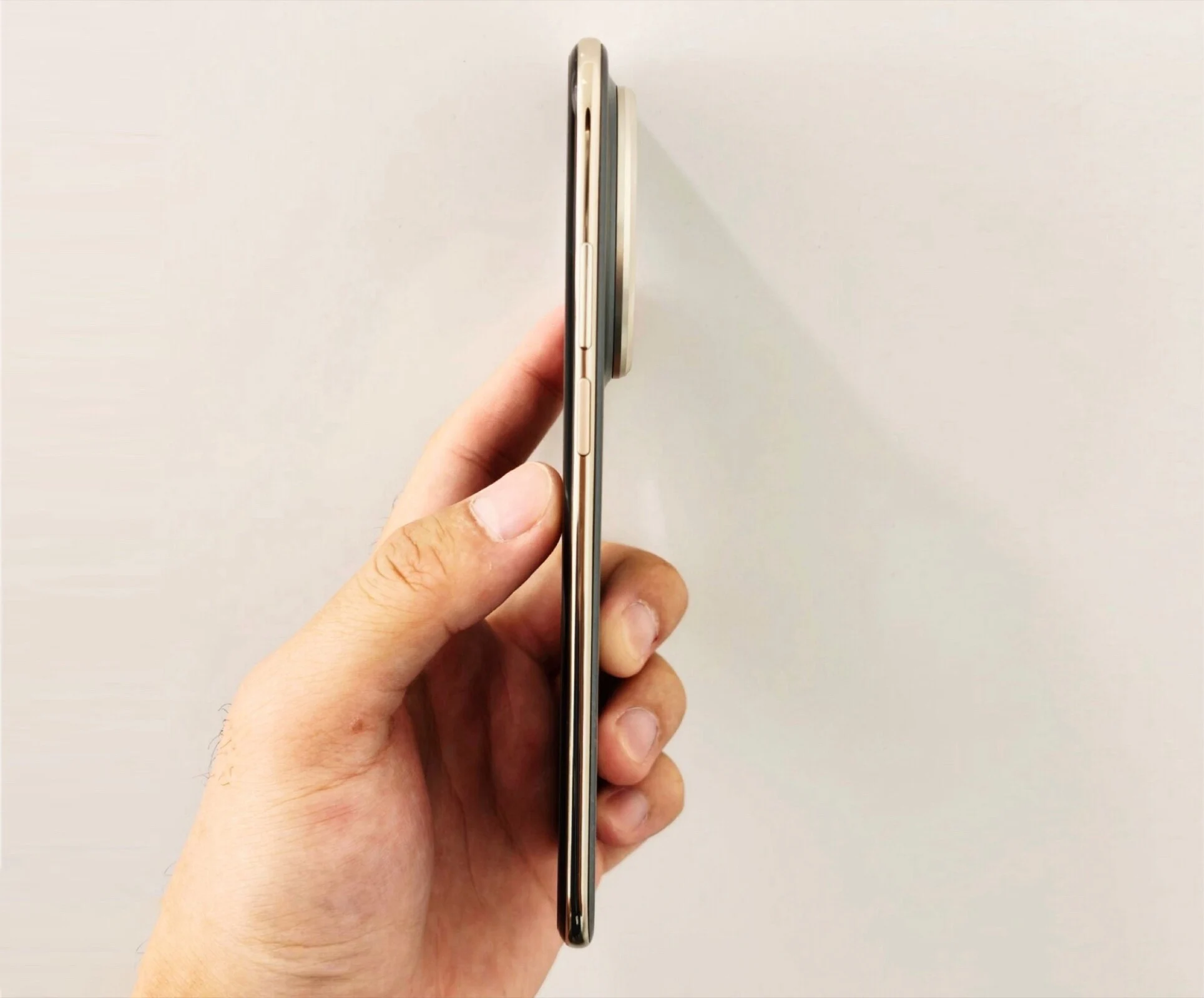 Huawei Mate 70 Air Unveiled: 6,000mAh Battery, 7-Inch Display