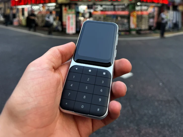 New Blackberry QWERTY Keyboard Tile Revealed in Sidephone Promo