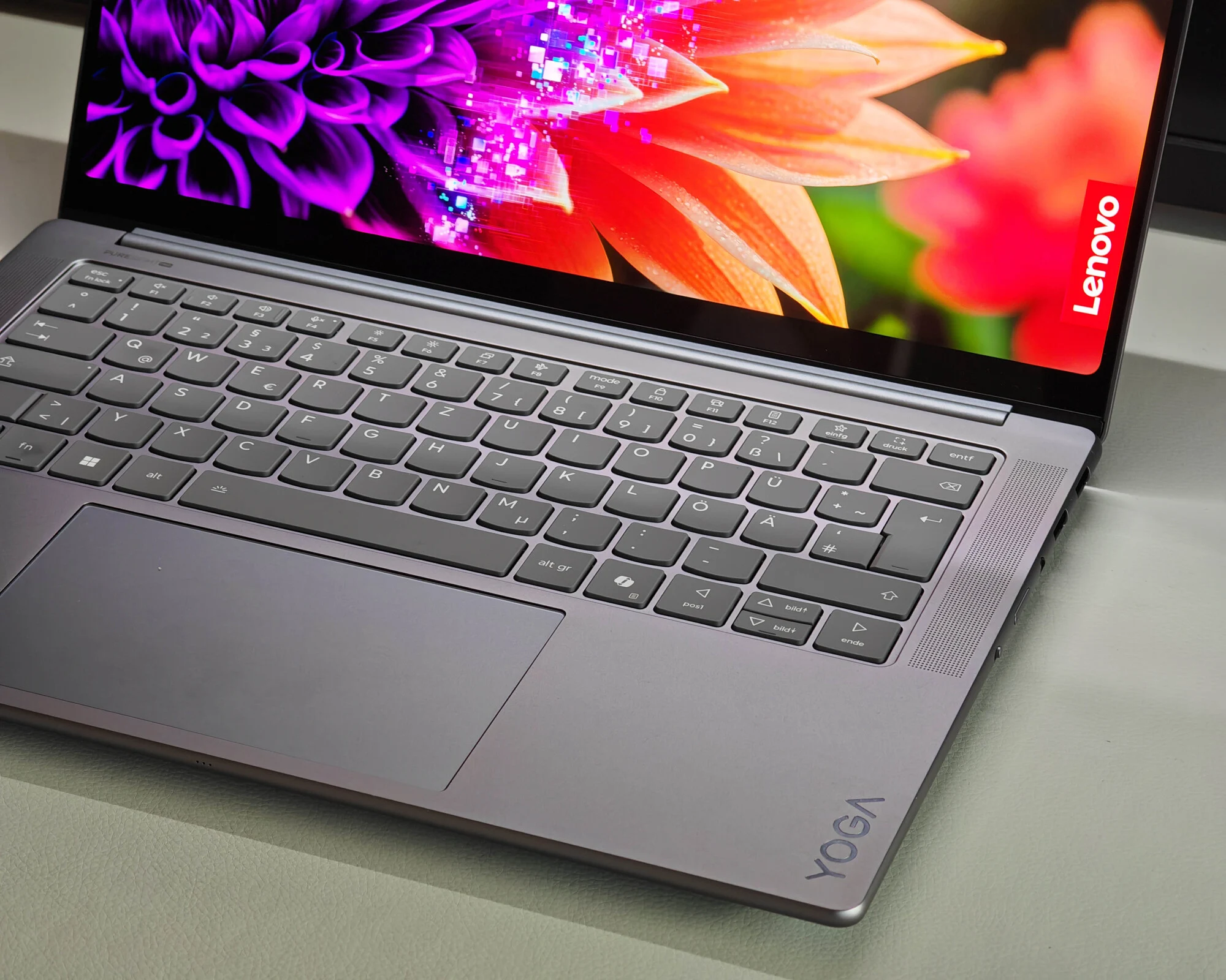 Lenovo Yoga Pro 7 14: Intel Boosts Screen & SD Card Reader Features