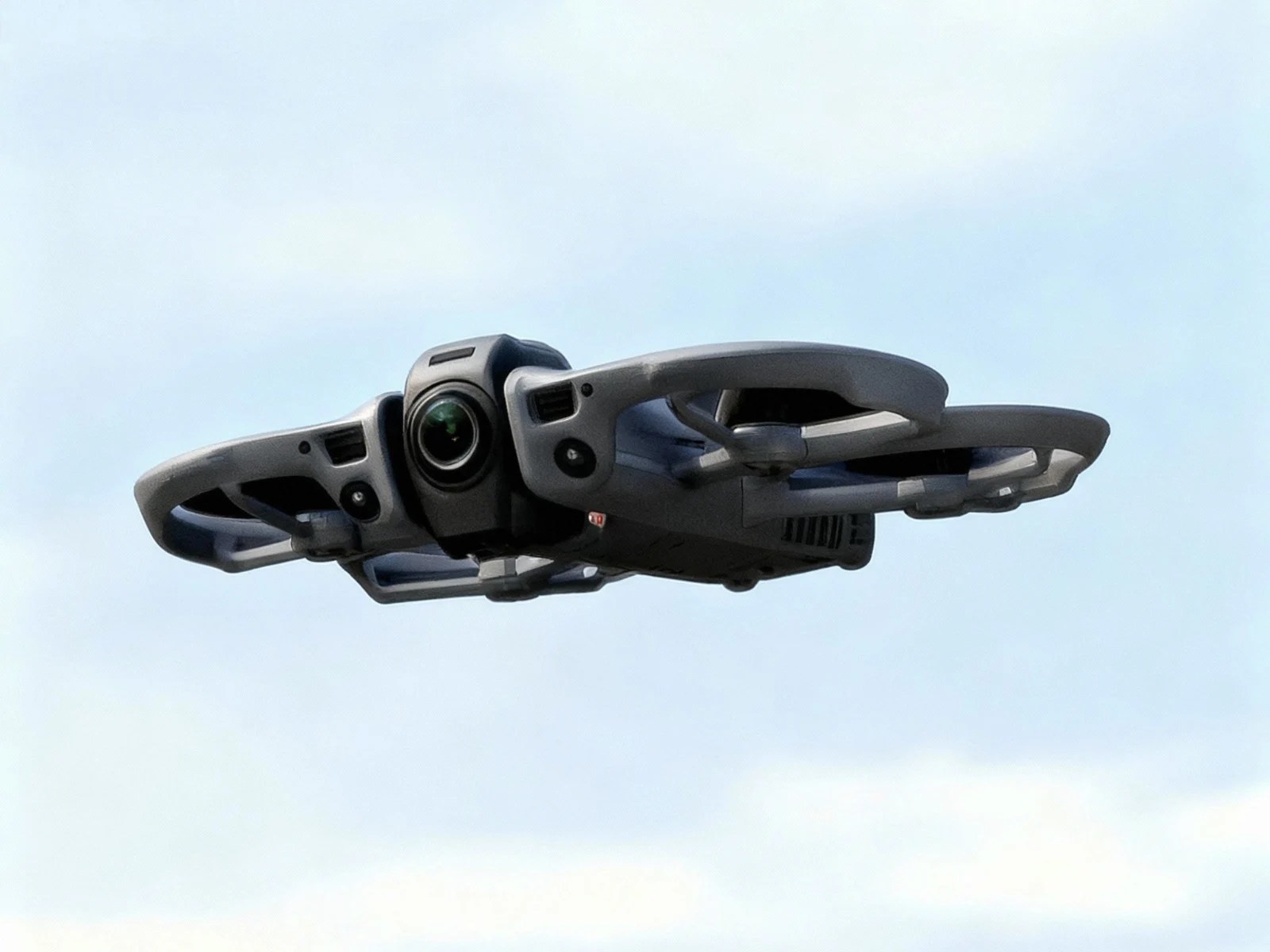 DJI Avata 360 Outperforms Insta360 Antigravity A1 Without Gear