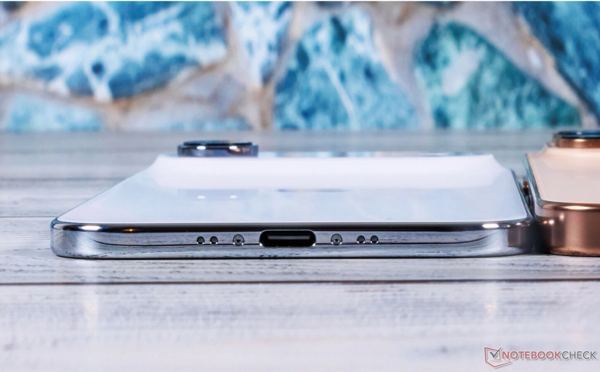 iPhone Air’s Failure Could End Ultra-Thin Xiaomi and Vivo Phones