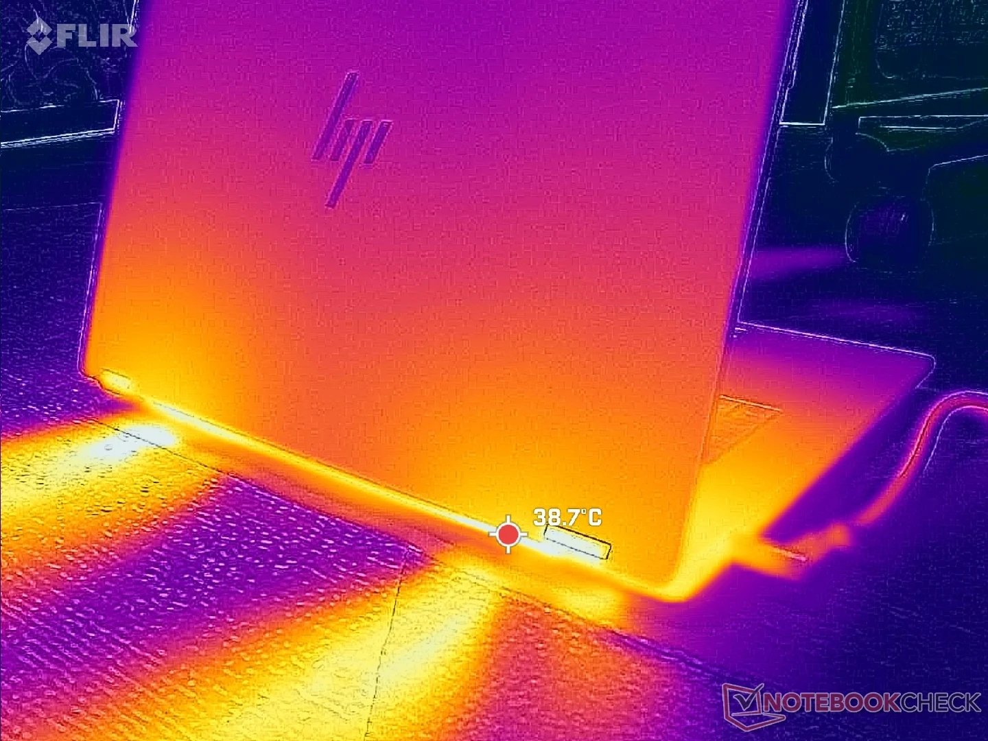 HP ZBook Fury G1i 18 Runs Cooler Than Dell Pro Max 18 Plus