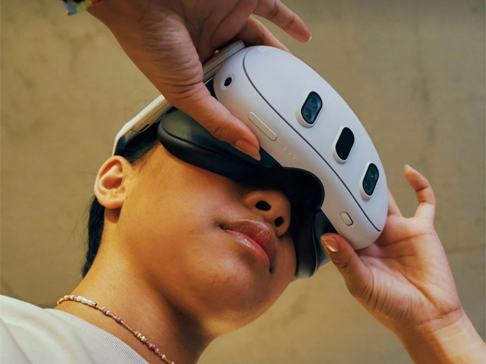 Meta’s Next Headset: Lighter than Quest 3 with External Puck