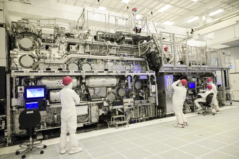 China Develops Successful Prototype of EUV Machine