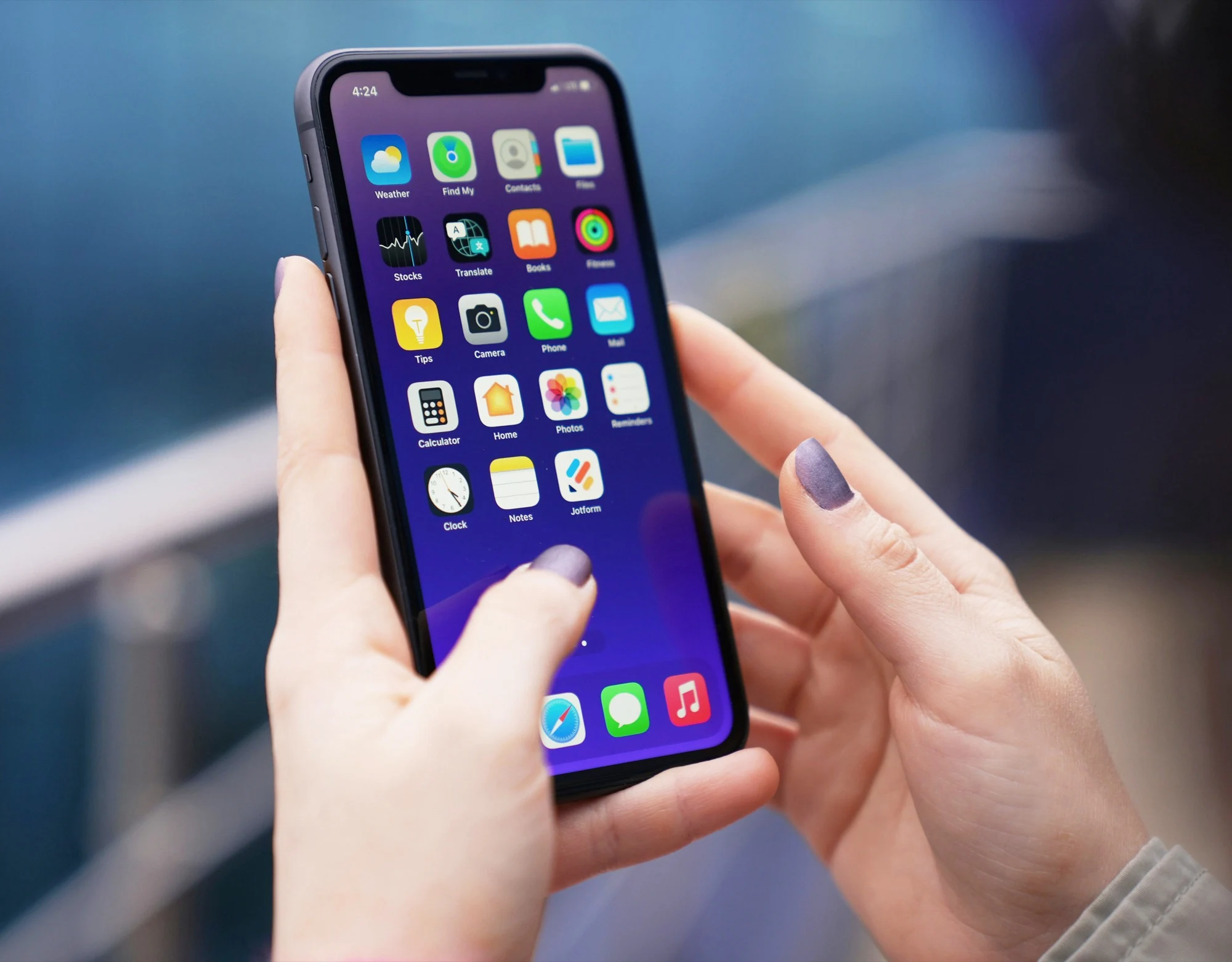Sales Decline Expected for iPhone, Galaxy Due to Price Hikes