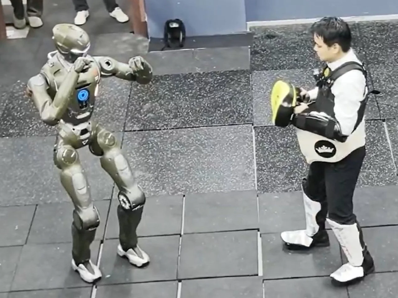 EngineAI CEO Demonstrates T800 Robot’s Jackie Chan-Like Kicks