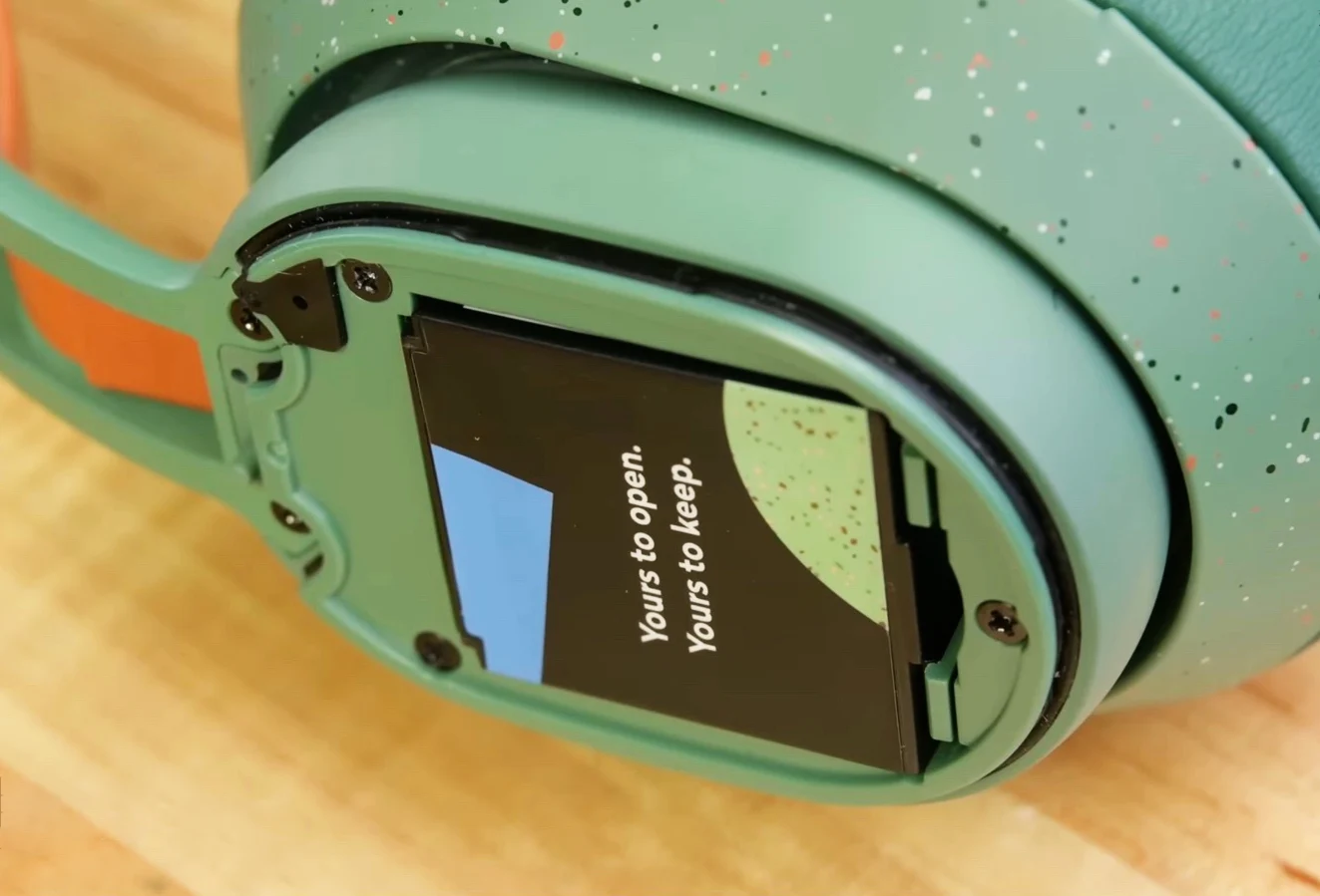 iFixit Teardown: Fairbuds XL Gen 2, Fairphone Driver Upgrade & Pricing