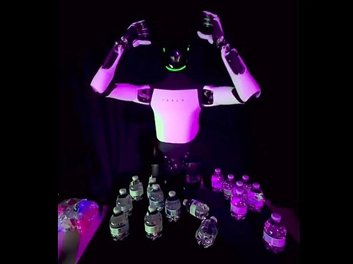 Optimus Robot Faints While Serving Drinks for Tesla Event