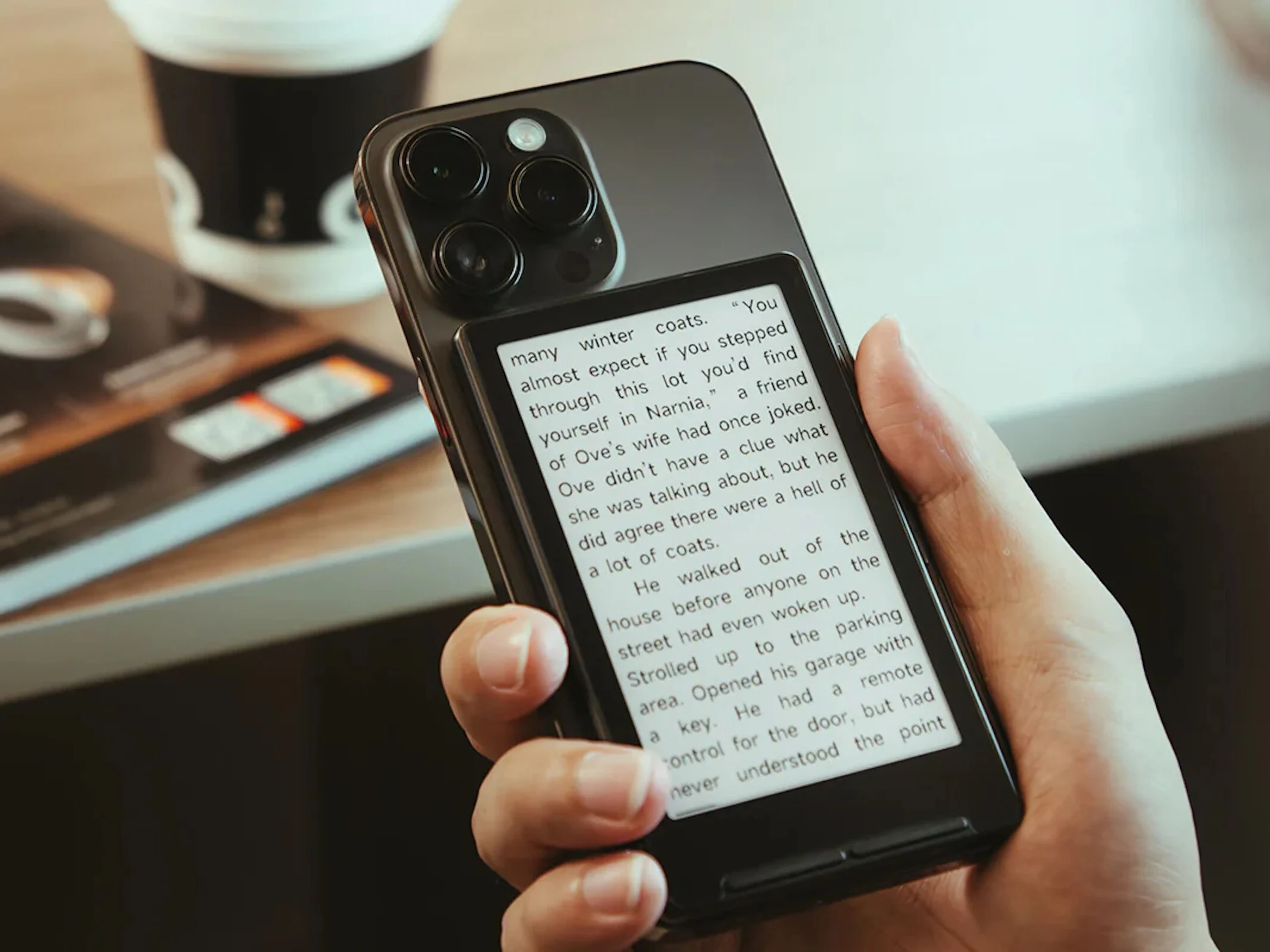 Xteink X4: MagSafe Compact E-Reader for iPhones