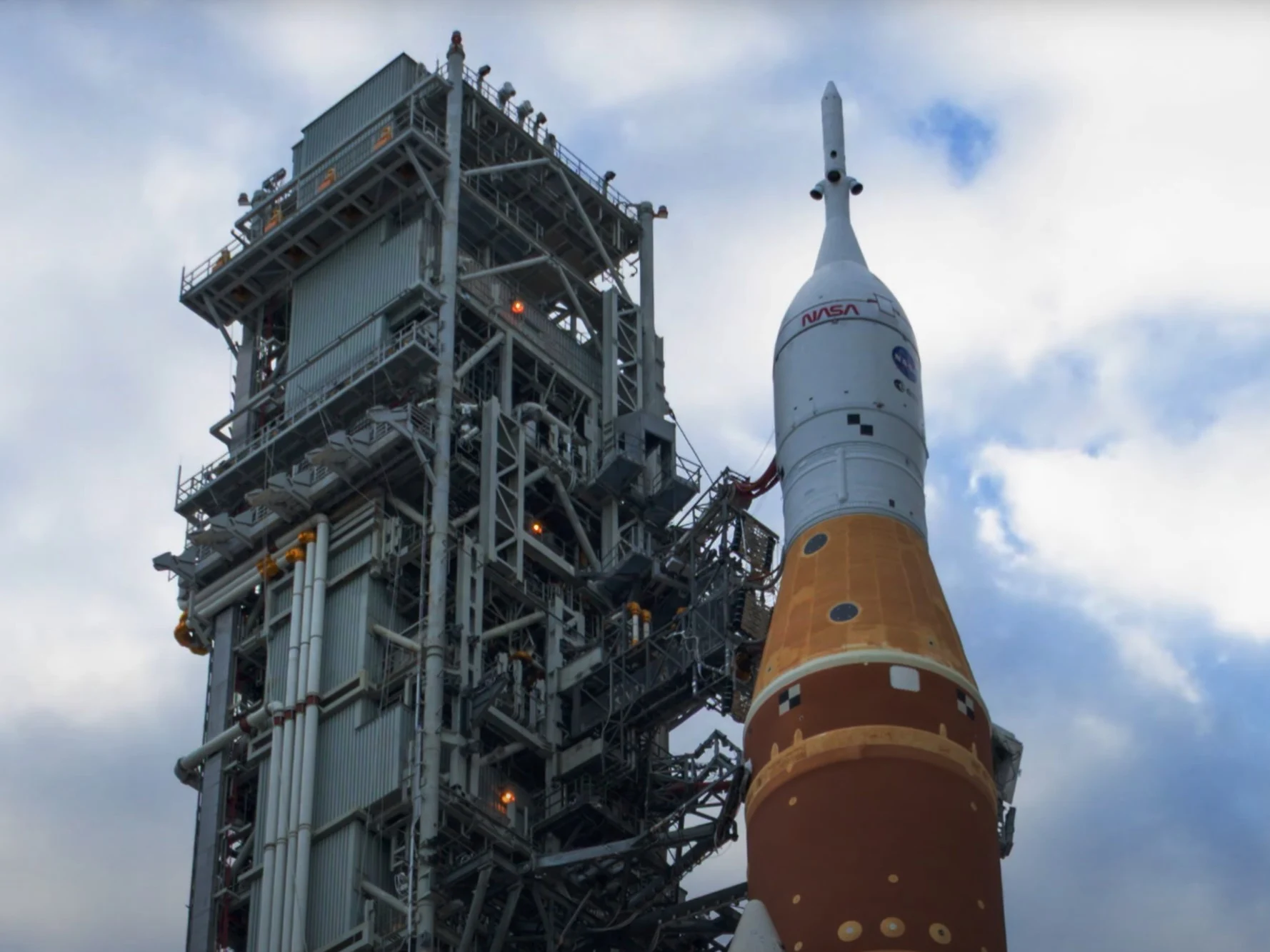 ESA Time-Lapse Shows Huge Scale of Artemis II Rollout