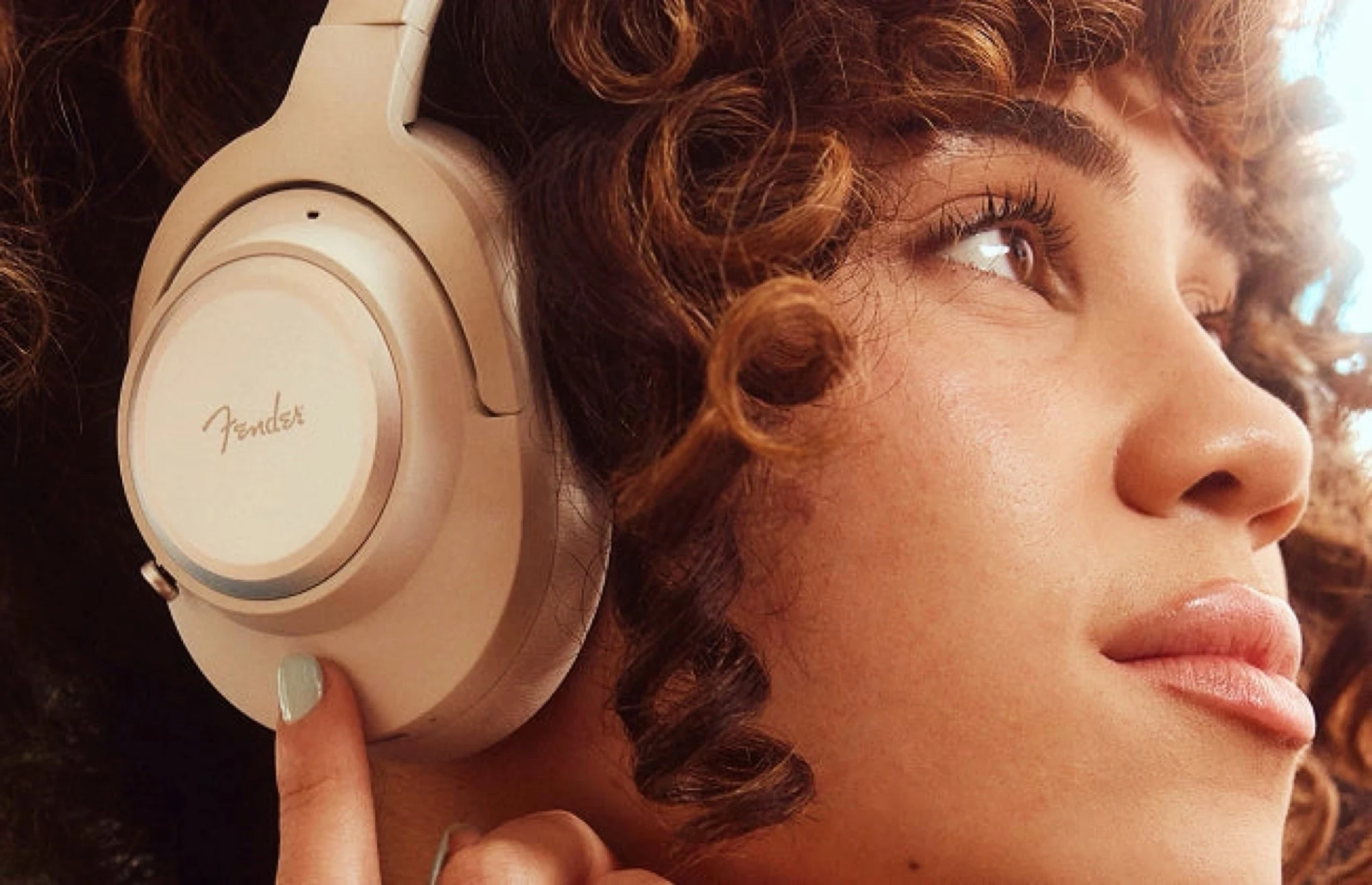 Fender Launches Hi-Fi Headphones with 100-Hour Battery Life