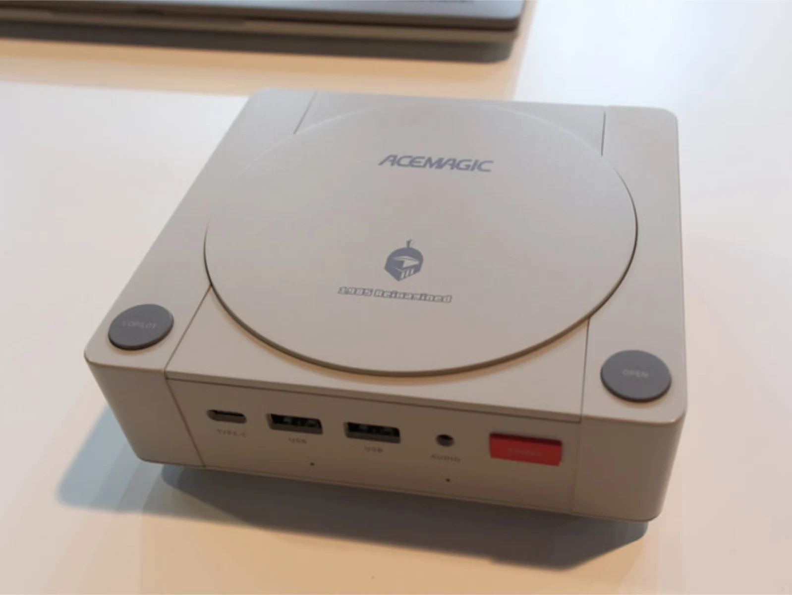 New AMD Gorgon Point Mini-PC: Retro Dreamcast & PS1 Vibes