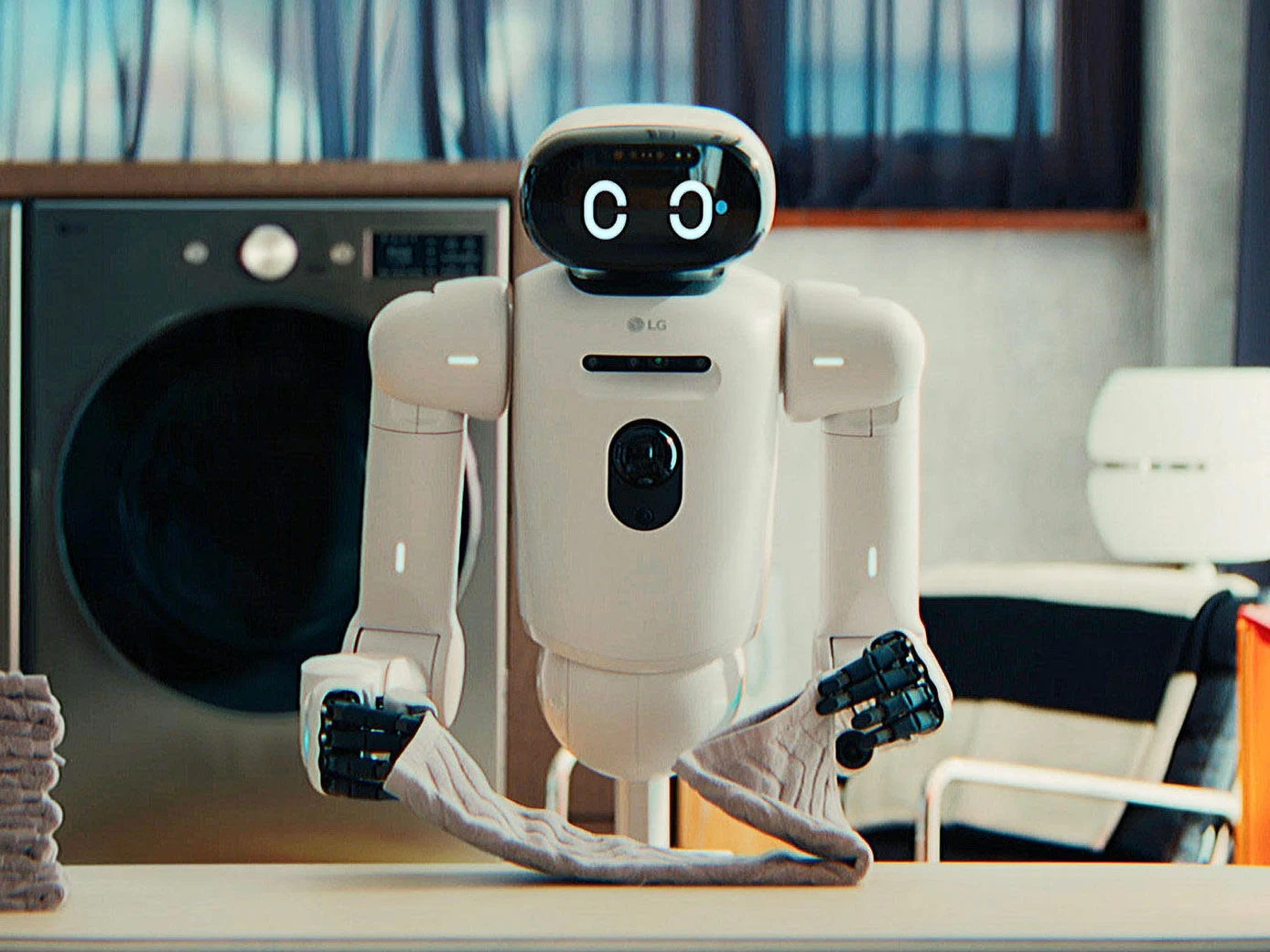LG Unveils Laundry Folding Robot for Effortless Chore Management