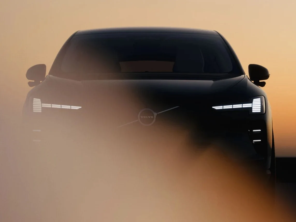 Volvo EX60: 810 km Range, 400 kW Charging, AI Supercomputer Features
