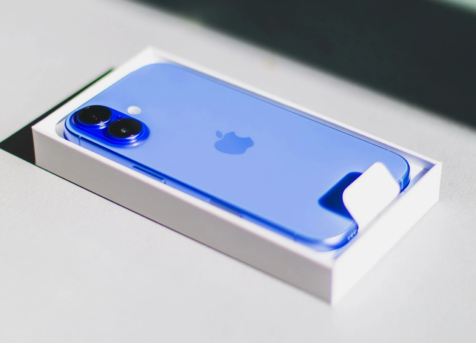 iPhone 16 Tops 2025 Sales; Galaxy S25 Ultra Enters Top 10