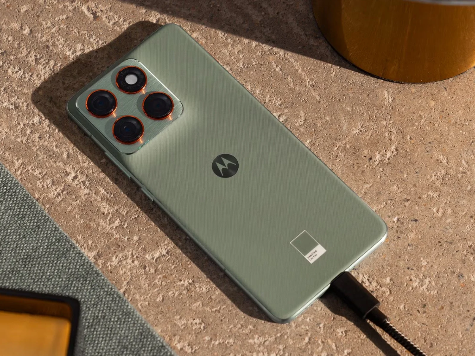 Motorola Unveils New Smartphone with Huge Battery and AMOLED Display