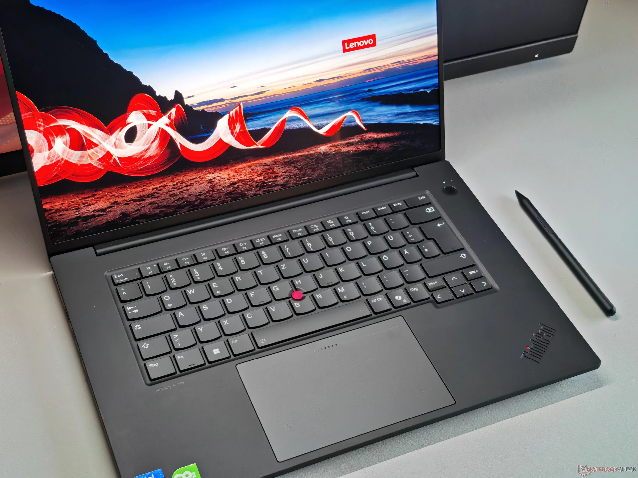 Lenovo ThinkPad T1g Gen 8: High-Quality Keyboard & CAMM2-RAM