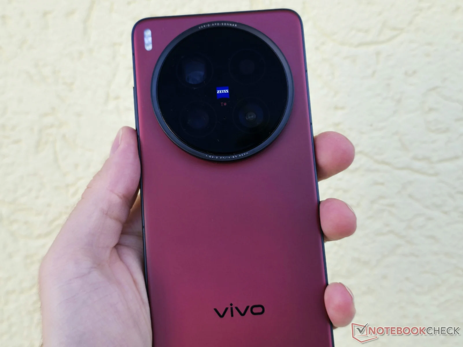 Vivo X200 Ultra Gets Camera Update with X300 Pro Features