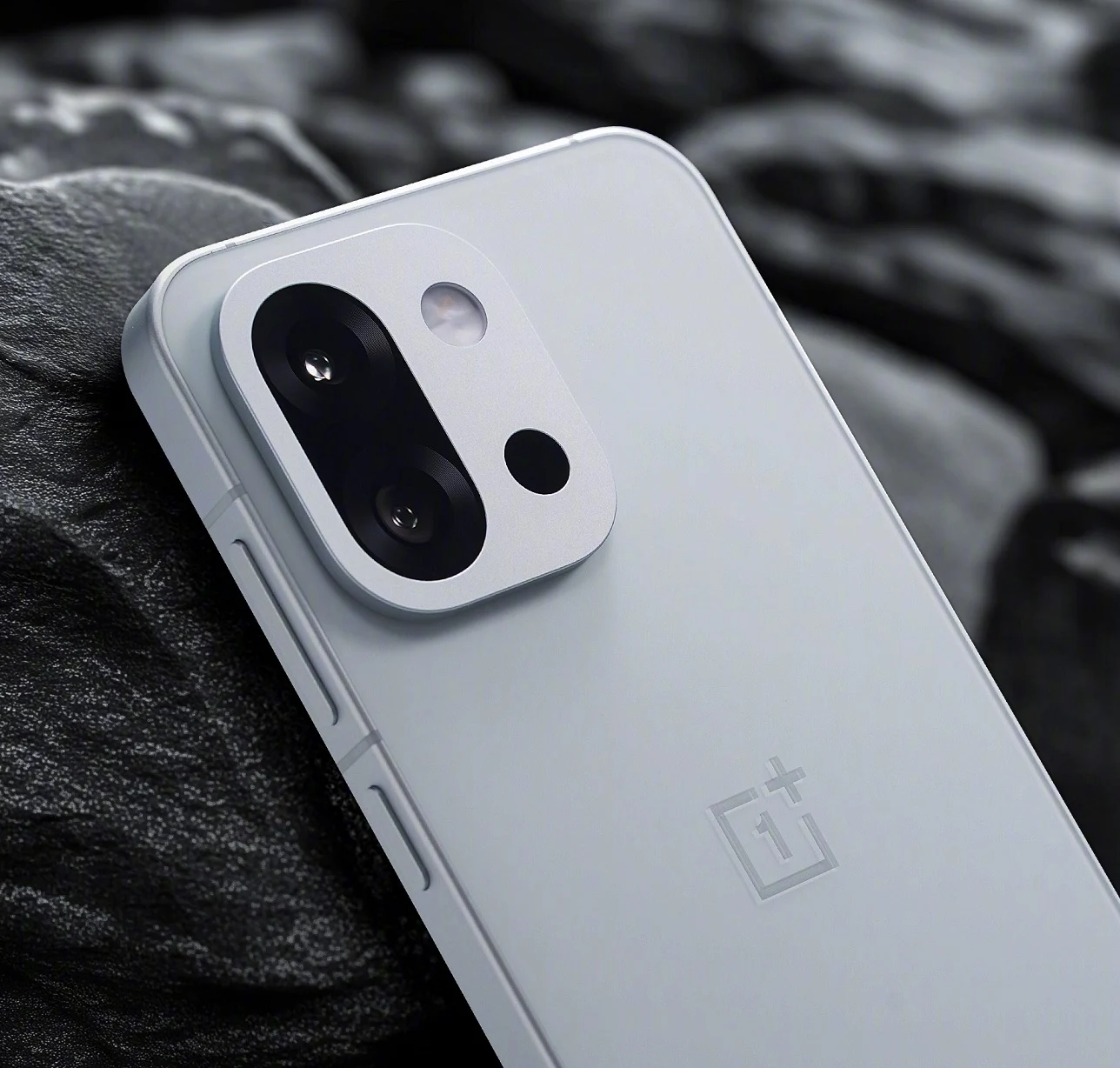 OnePlus 15s: Compact High-End Phone with Enhanced Cameras Coming Soon
