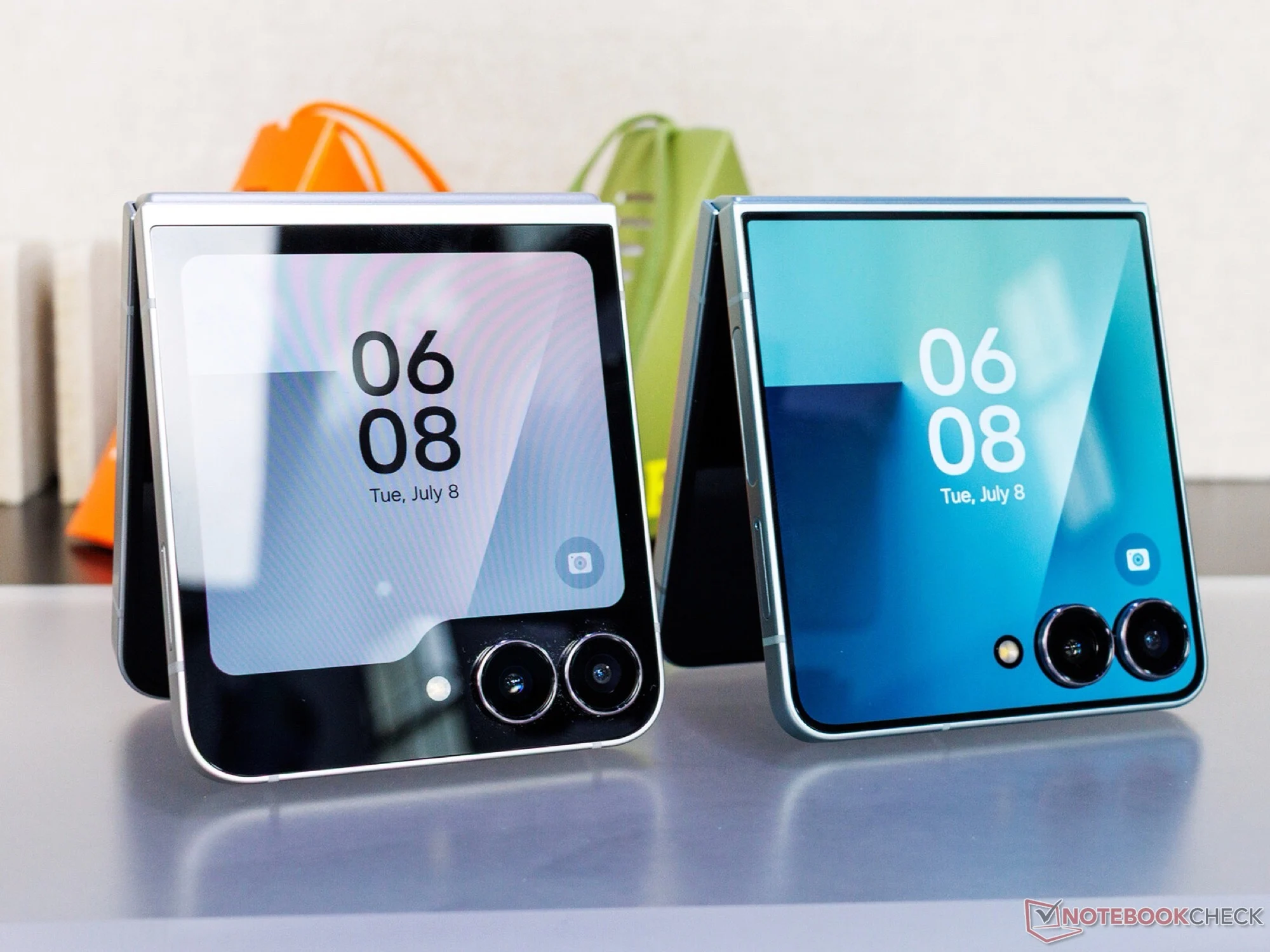 Apple Developing iPhone Flip as Compact Alternative to iPhone Fold
