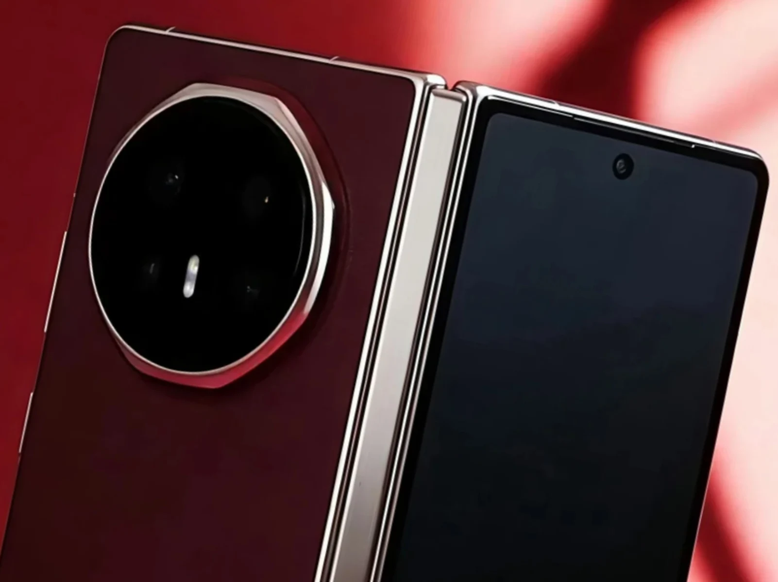 Honor Magic V6 Hands-On Footage Ahead of Samsung Galaxy Z Fold8