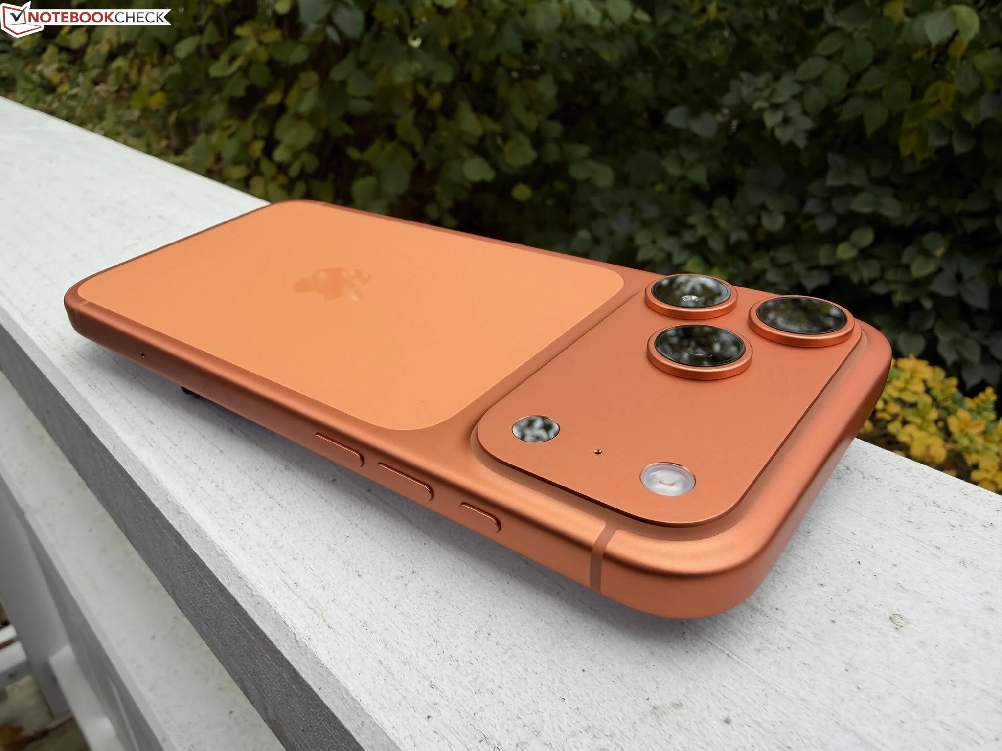 Apple iPhone 18 Lineup May Feature Bigger Batteries Worldwide