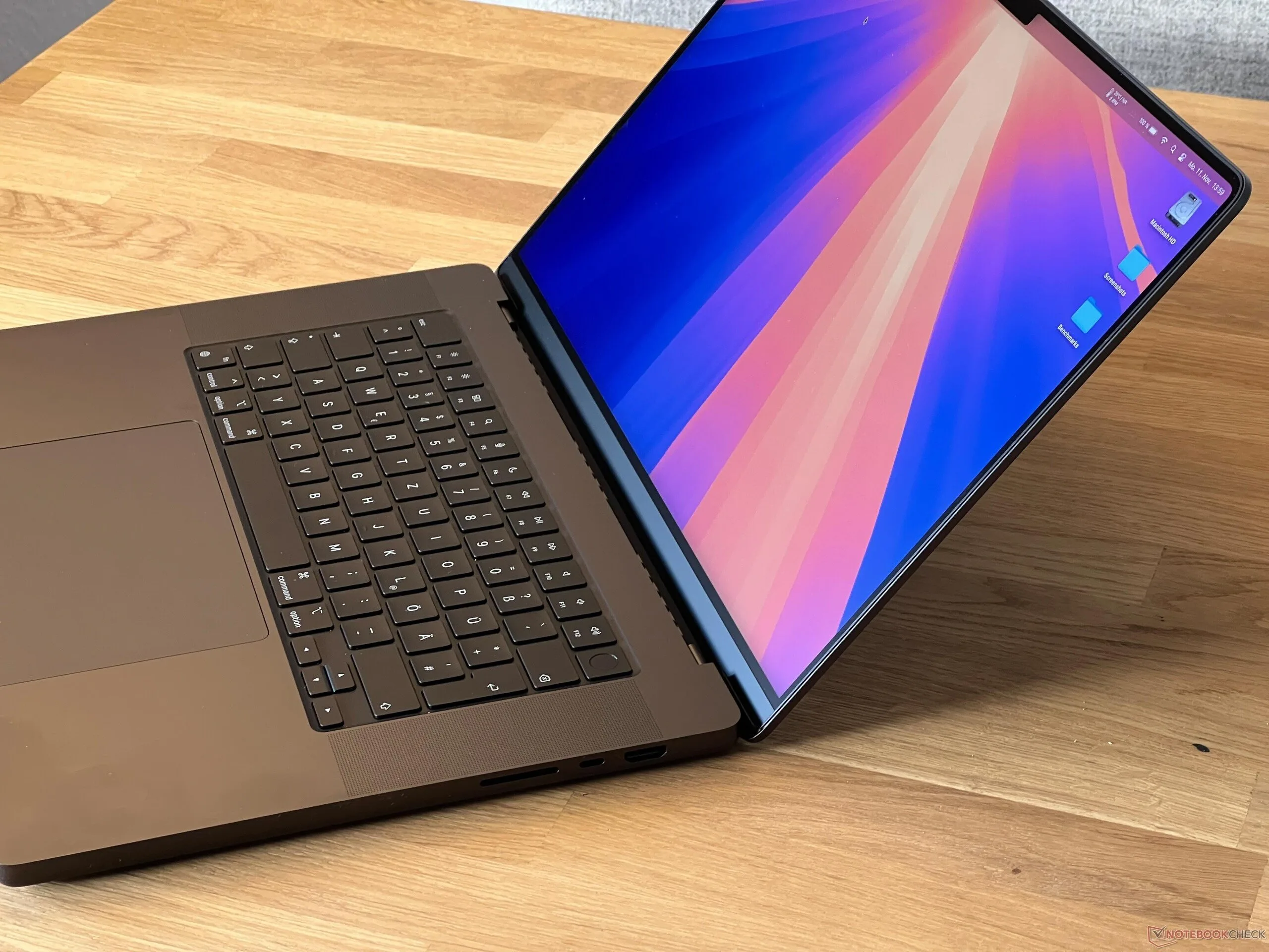 OLED MacBook Pro to Feature Touchscreen Displays and New UI