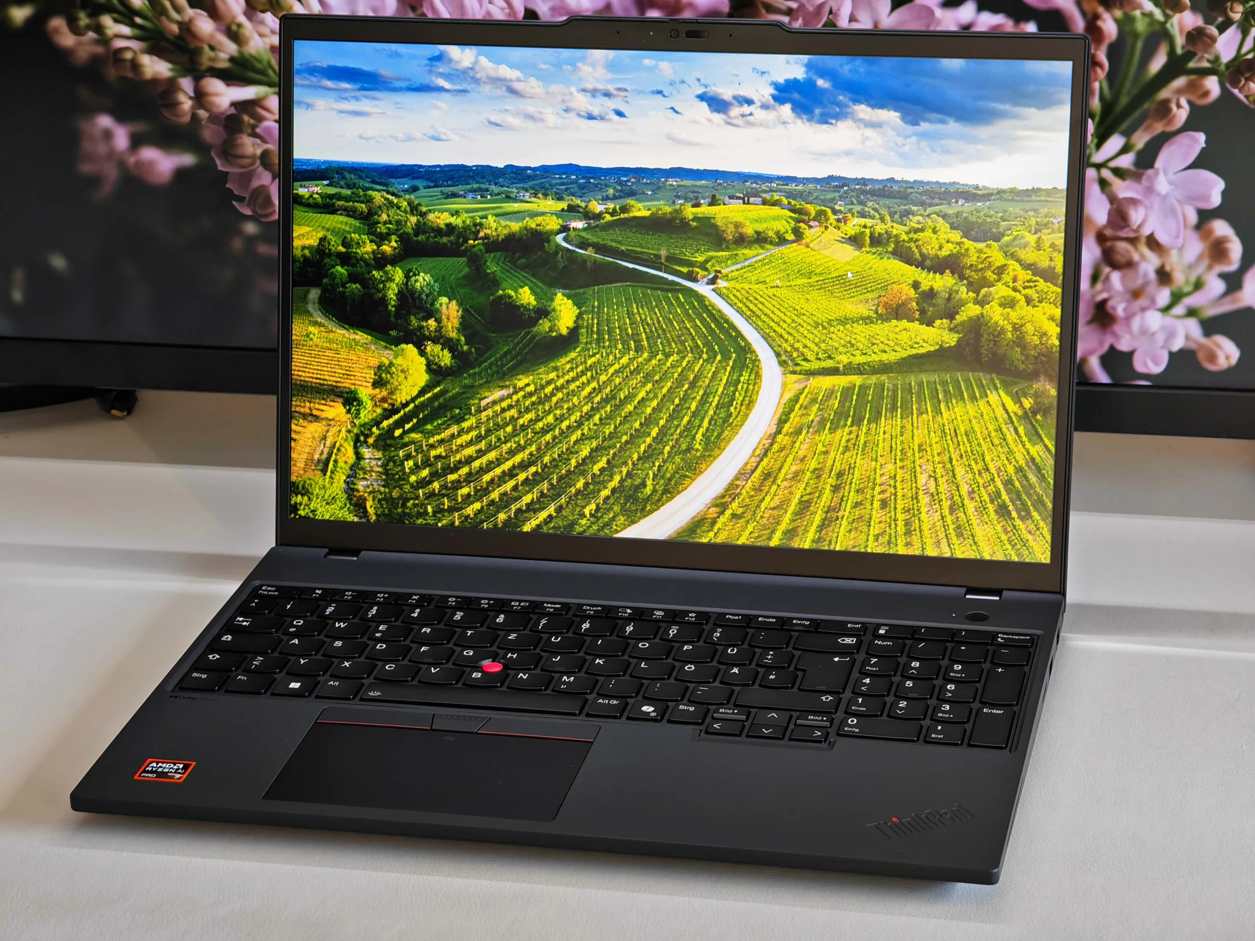 Lenovo ThinkPad T16 Gen 4: Long Battery Life with 86 Wh Power