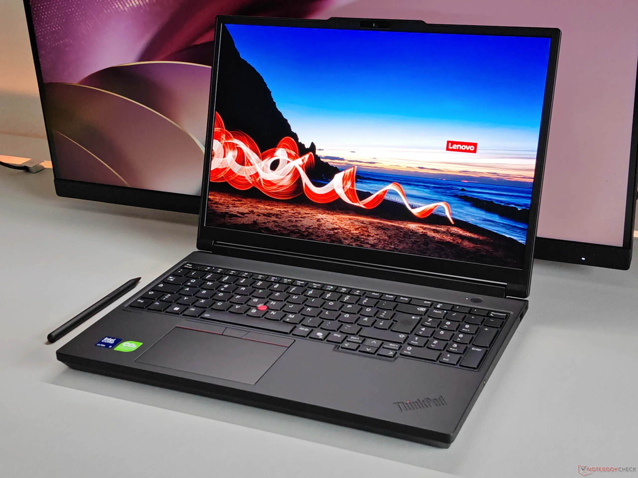 Lenovo ThinkPad T16g Gen 3: Thunderbolt 5 & OLED, RTX 5080