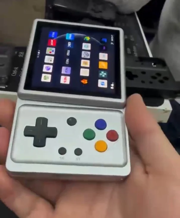 Anbernic Handheld Revives Motorola FlipOut Design