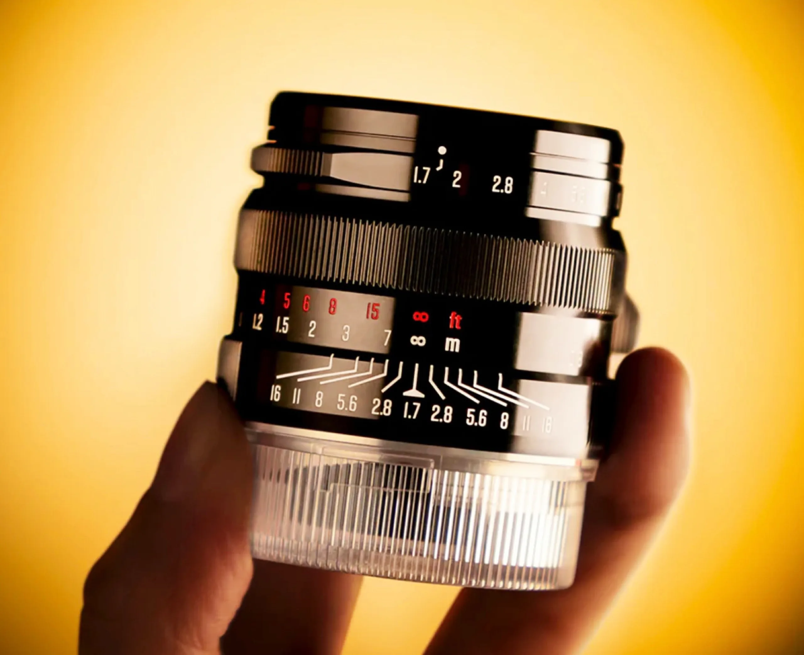 Compact 35mm f/1.7 Full-Frame Lens with 6 Aspherical Surfaces