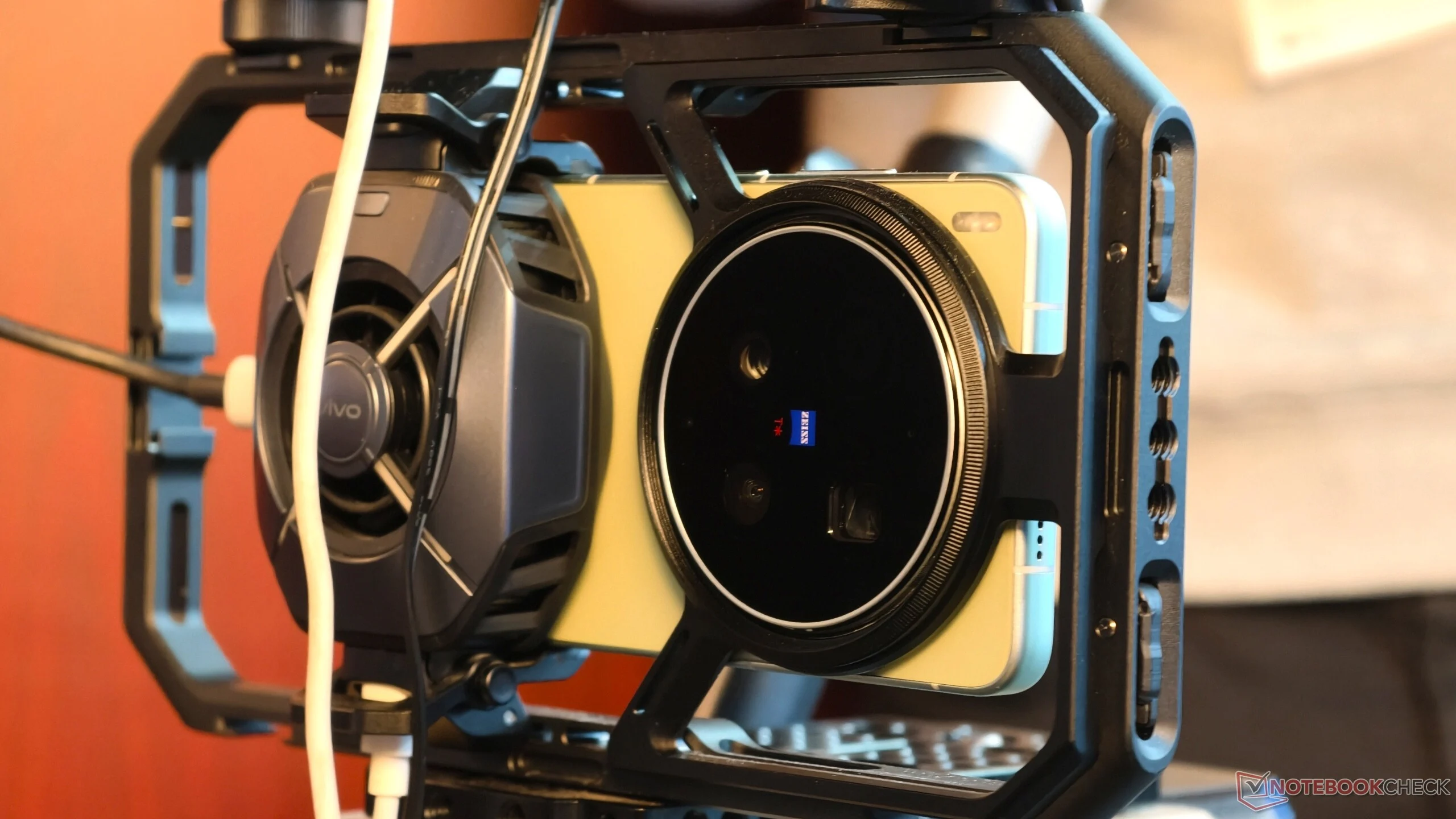 Vivo X300 Ultra: Professional Stabilization in New Telephoto Lens