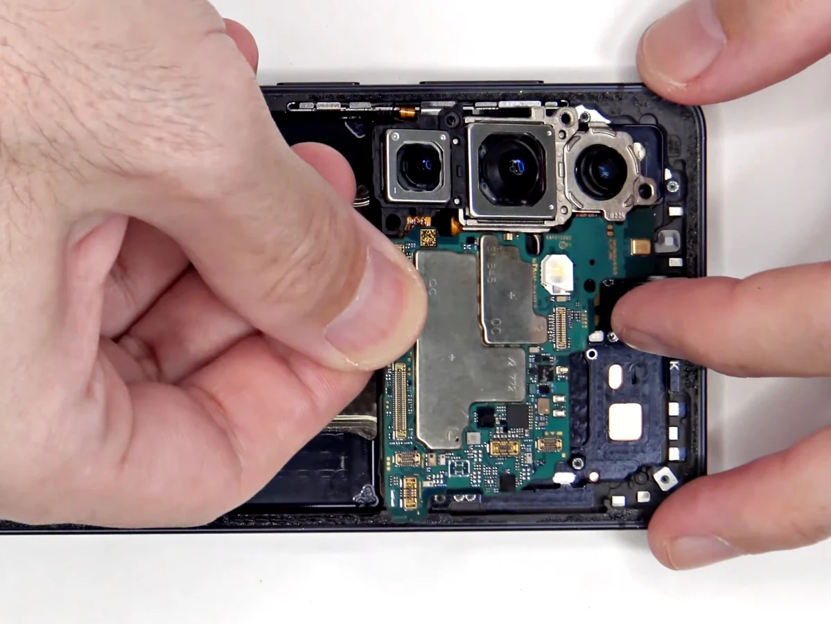 Galaxy S26 Could Be More Repairable Than iPhone 17, Teardown Reveals
