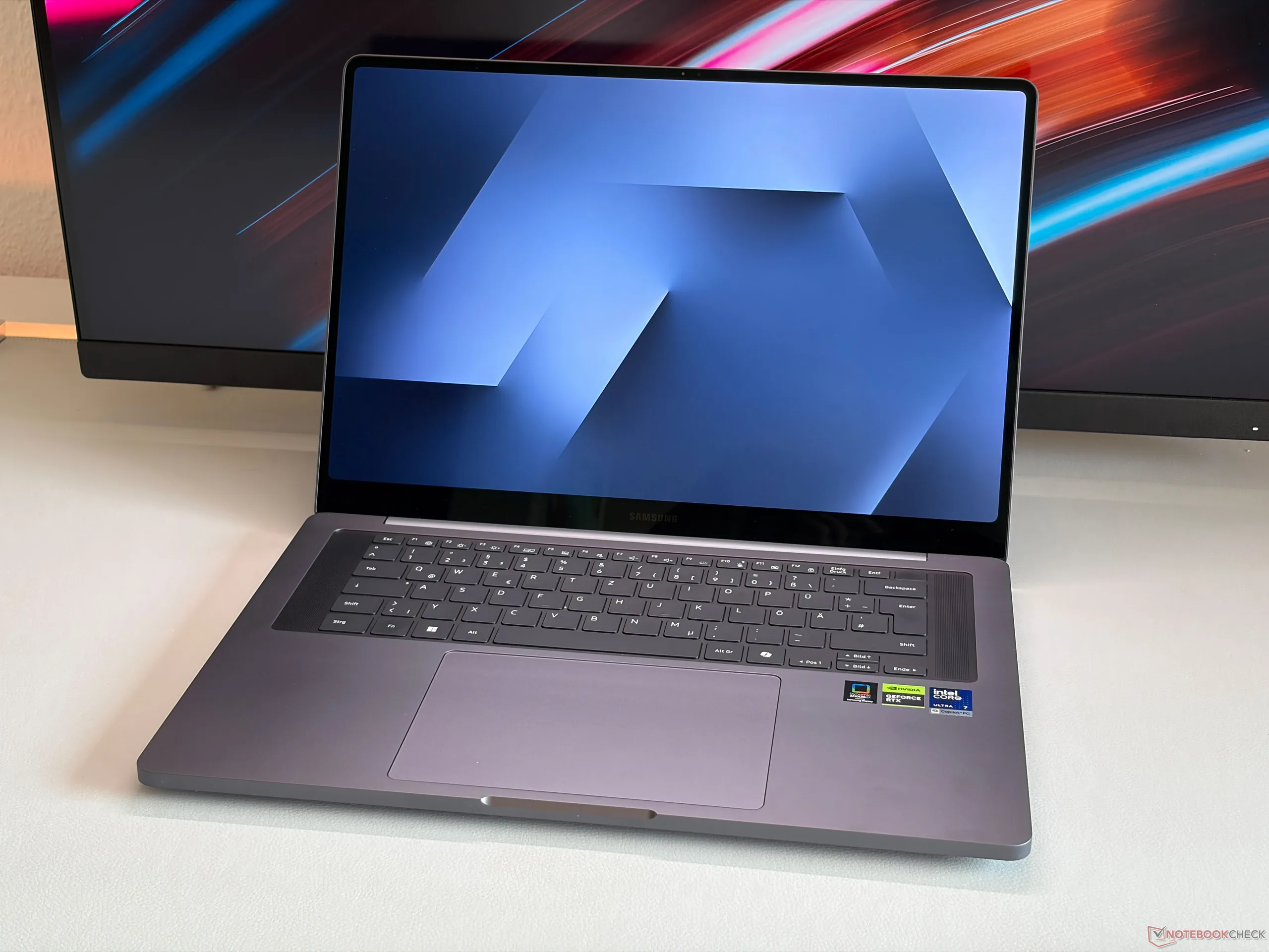 Samsung Galaxy Book 6 Ultra: Improved OLED Panel vs. Competition