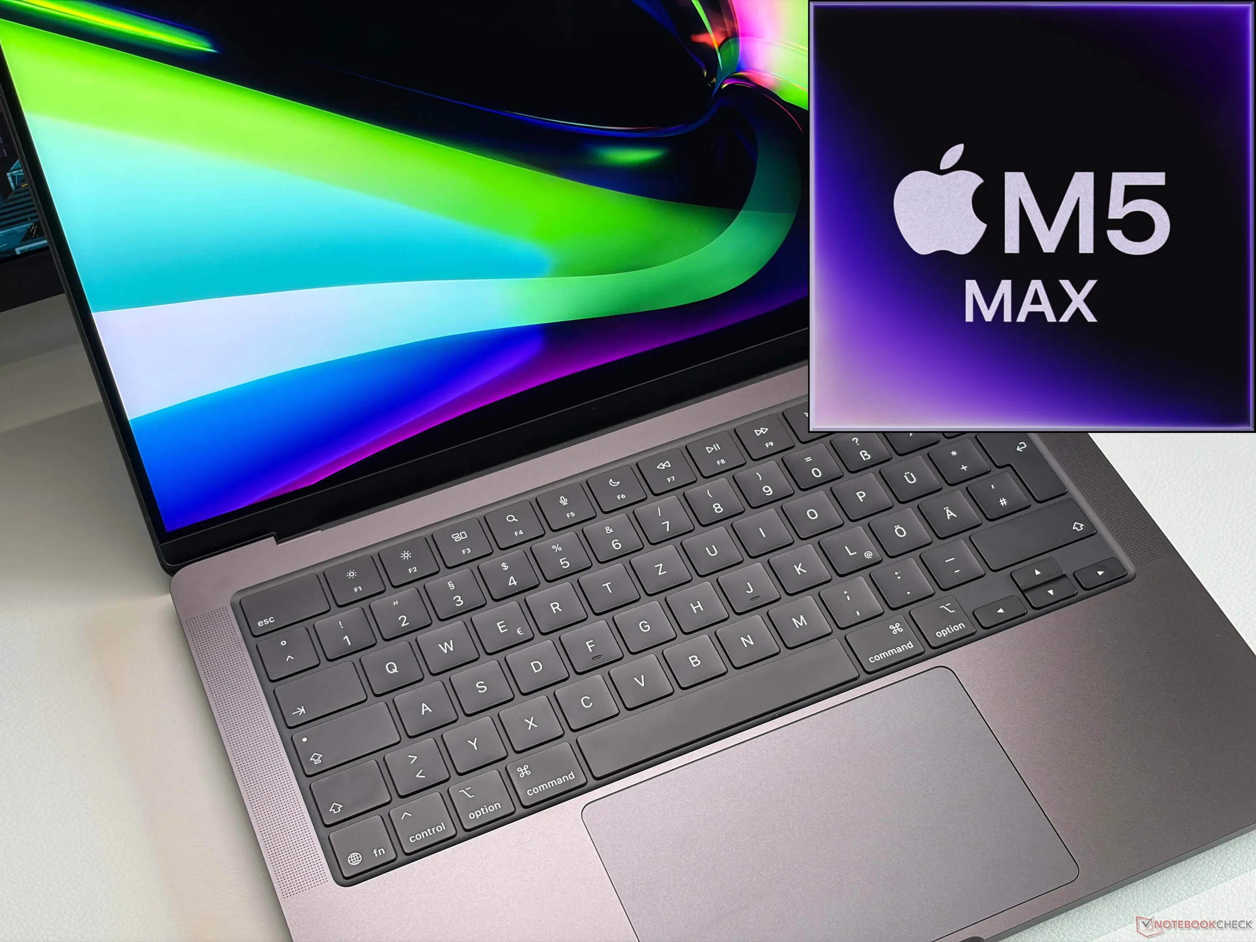 Apple MacBook Pro 14 Struggles with M5 Max Performance Issues