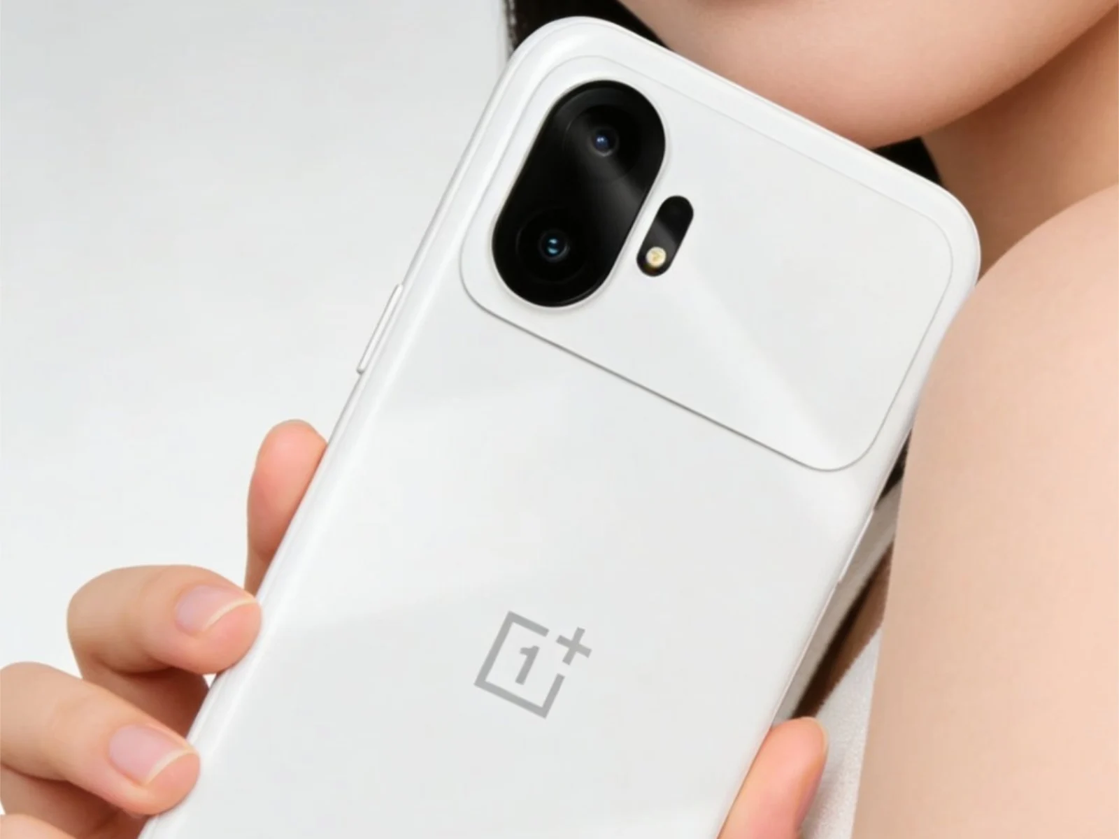 OnePlus 15T Beats 13T in Benchmarks, Matches OnePlus 15 Performance