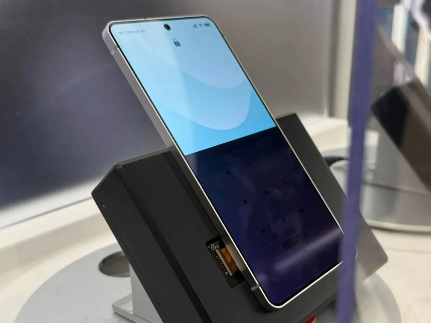 Privacy Display V2 for Galaxy S27 Ultra Unveiled at MWC