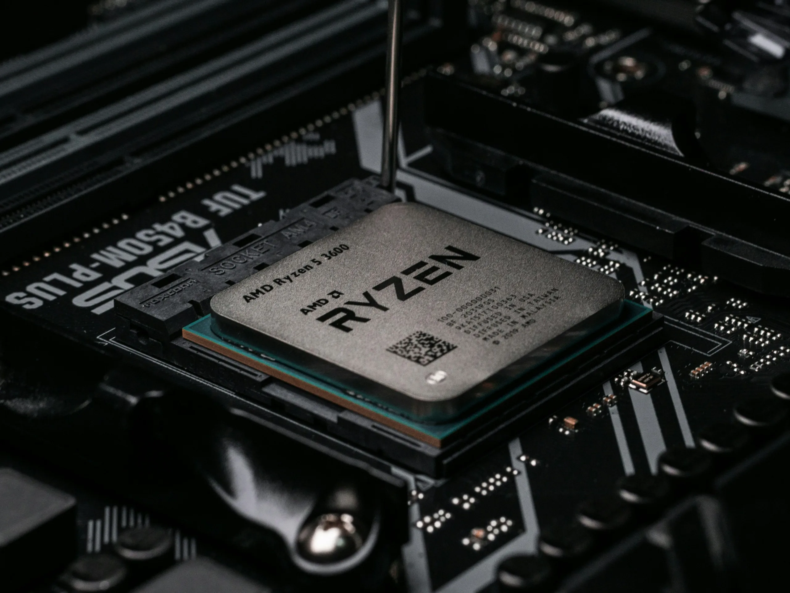 Intel CPU Sales Decline Shocker: Despite Signs of Life, Major Slump at Mindfactory