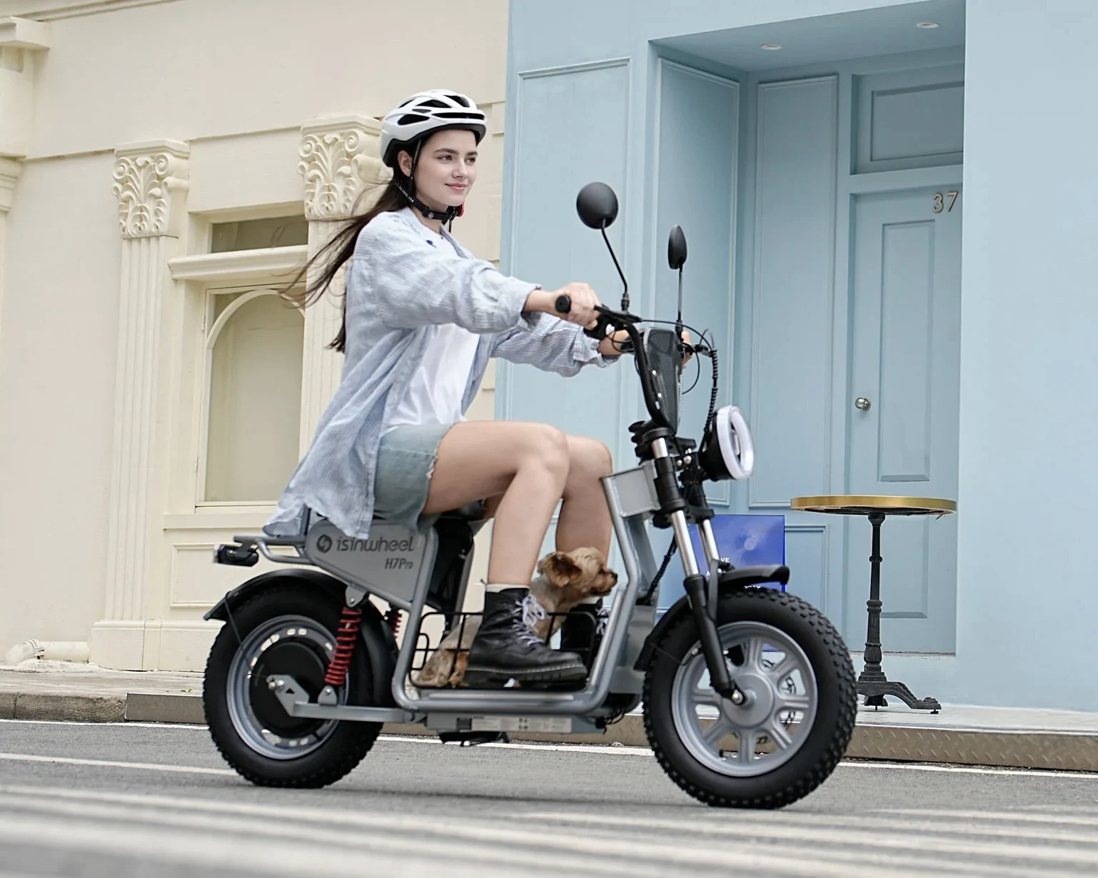 Isinwheel Unveils 2 High-Performance E-Scooters with 43 Miles Range
