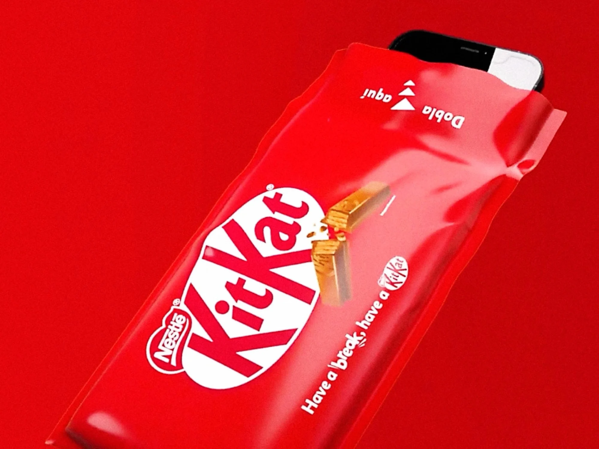 KitKat Converts Chocolate Bar Packaging into Faraday Smartphone Cage