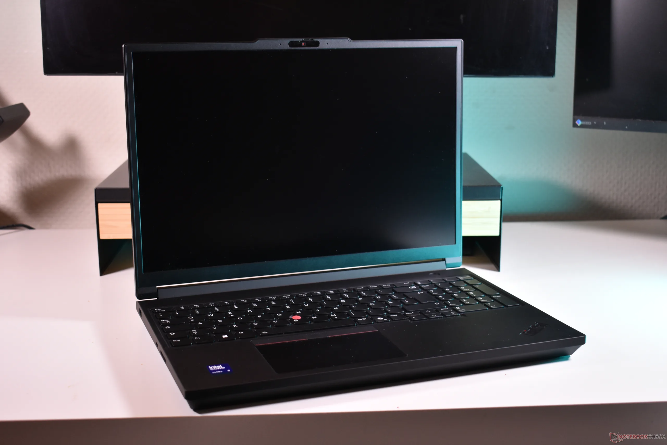 Lenovo RTX Pro vs. GeForce RTX: Why the Pro GPU is Worth It