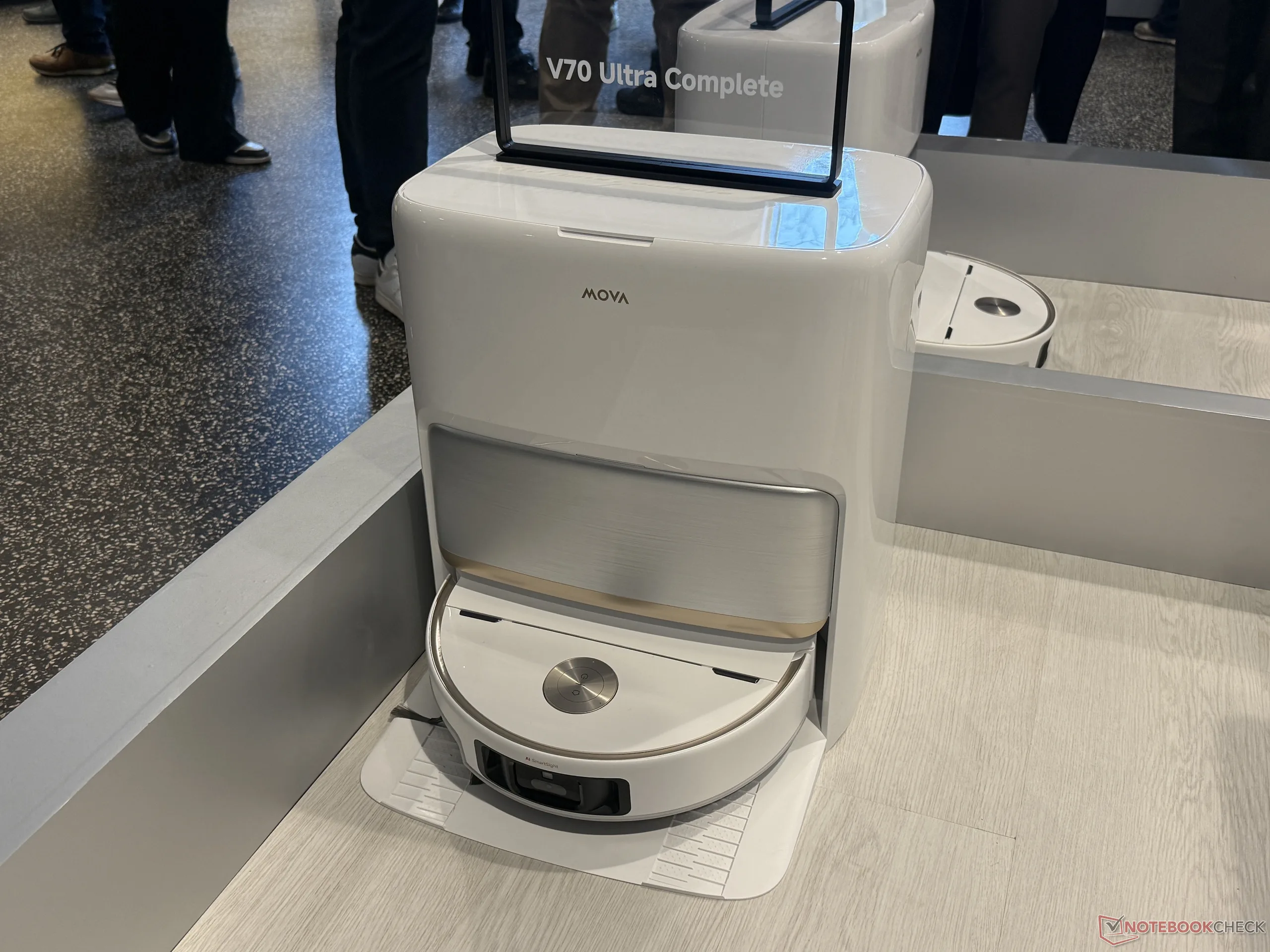 Mova V70 Ultra Complete Robot Vacuum with 16 cm Extendable Arms, No Dust Bags