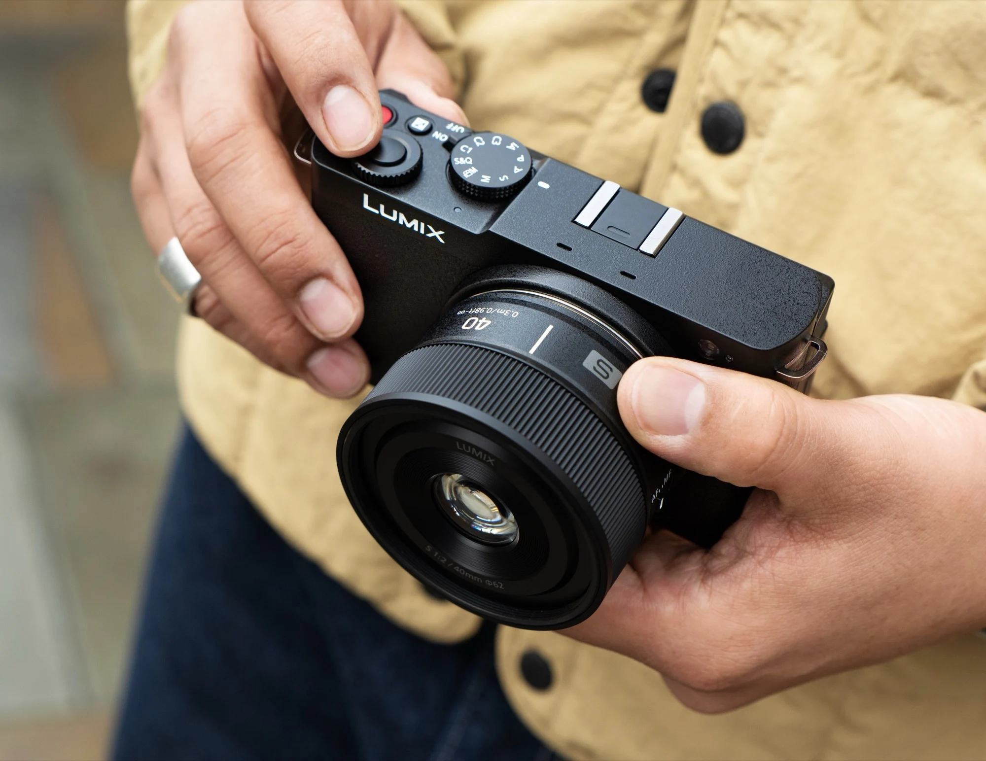 Panasonic Launches 144g Full-Frame Lens for $399
