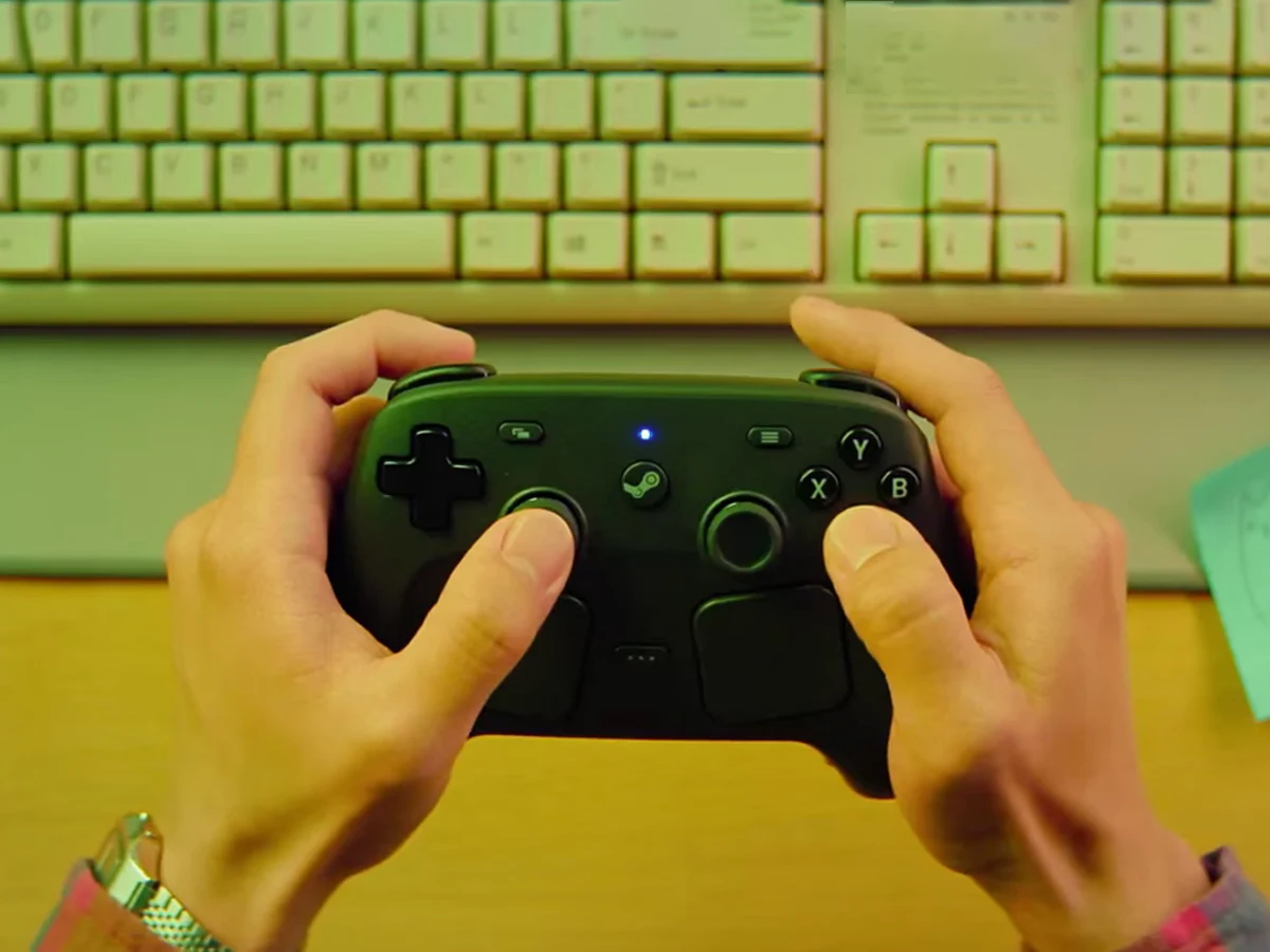 Steam Controller Leak Sparks Debate After PS5 DualSense Comparison