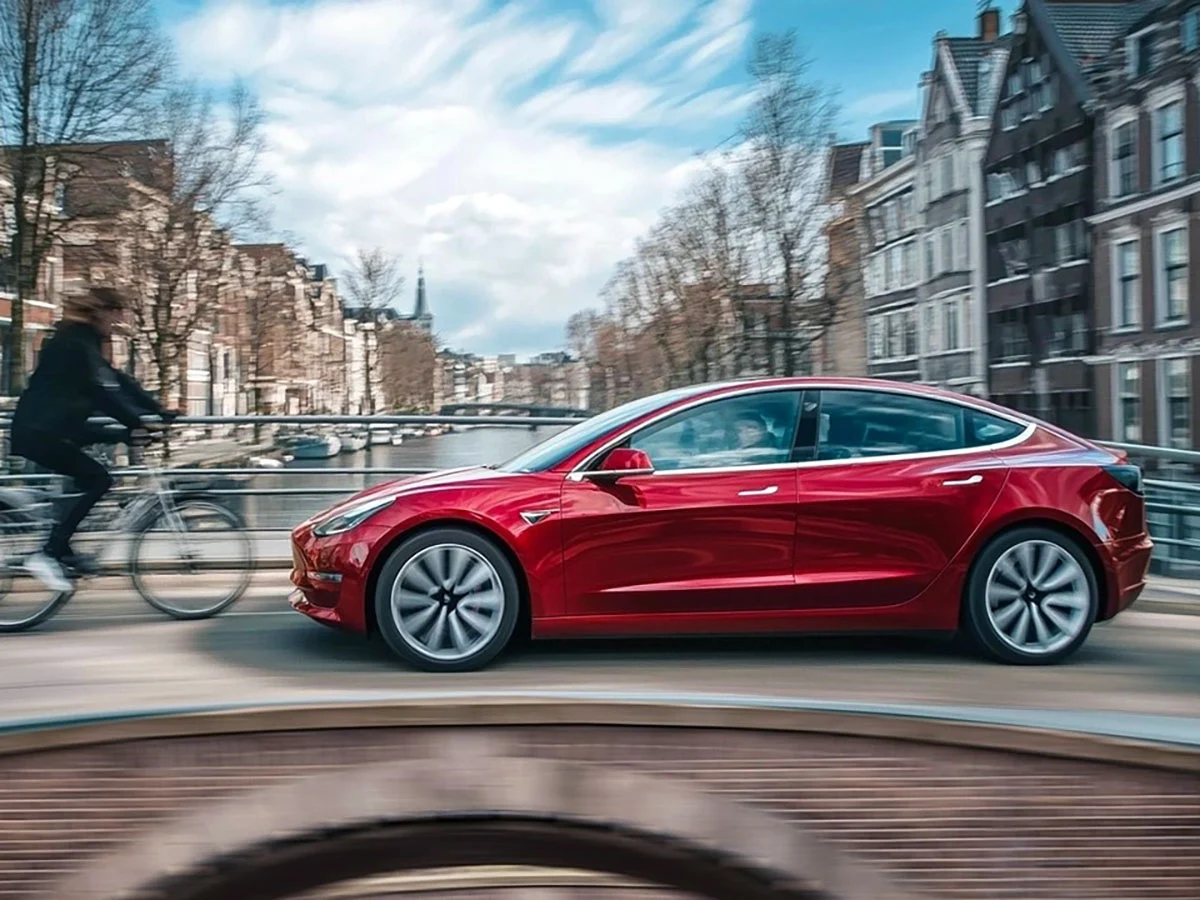 Tesla FSD Europe Costs €99/Month, Different from US Version